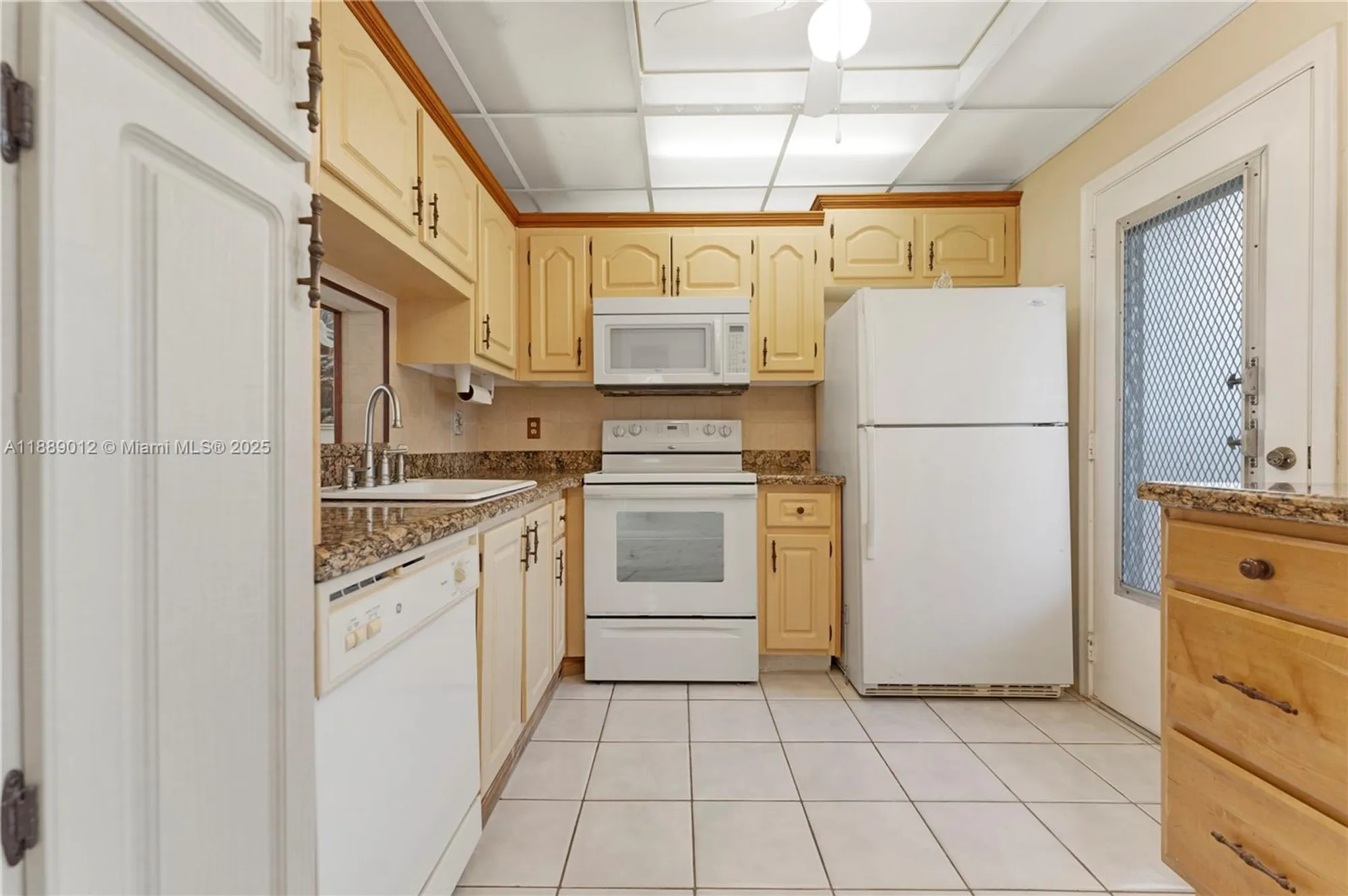 Property Slideshow image 4 of 35 | 206 se 10th st 303, Dania Beach, FL, 33004