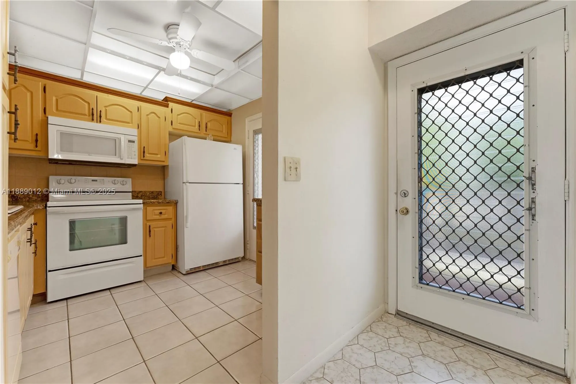 Property Slideshow image 8 of 35 | 206 se 10th st 303, Dania Beach, FL, 33004