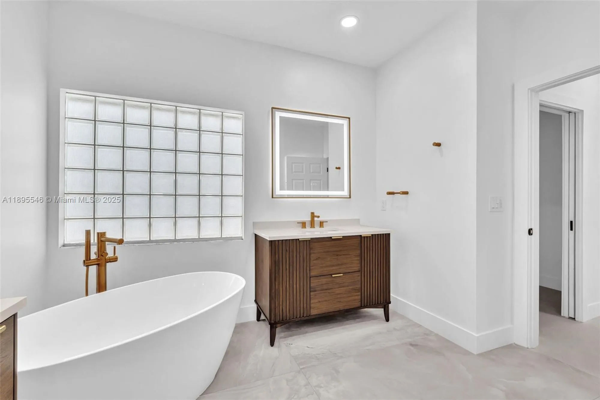 Property Slideshow image 34 of 36 | 13799 via nadina, Delray Beach, FL, 33446