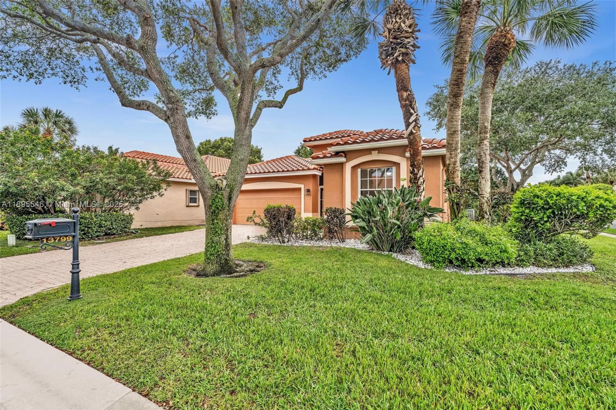 Property Slideshow image 3 of 36 | 13799 via nadina, Delray Beach, FL, 33446