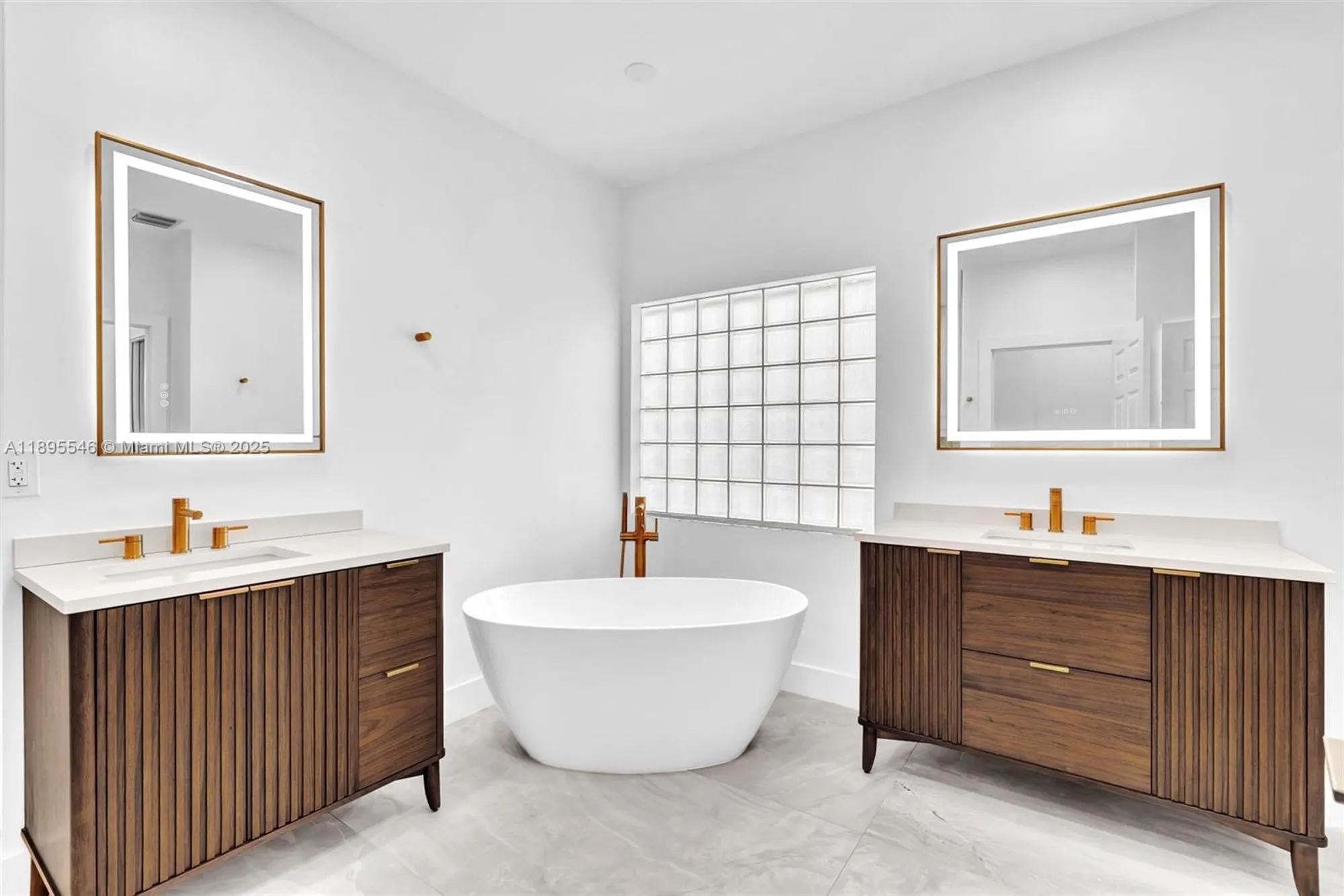Property Slideshow image 33 of 36 | 13799 via nadina, Delray Beach, FL, 33446
