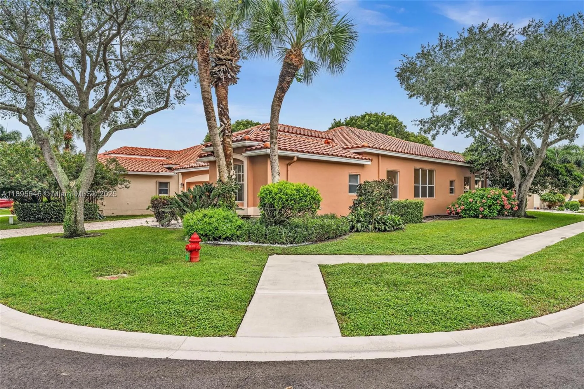 Property Slideshow image 5 of 36 | 13799 via nadina, Delray Beach, FL, 33446