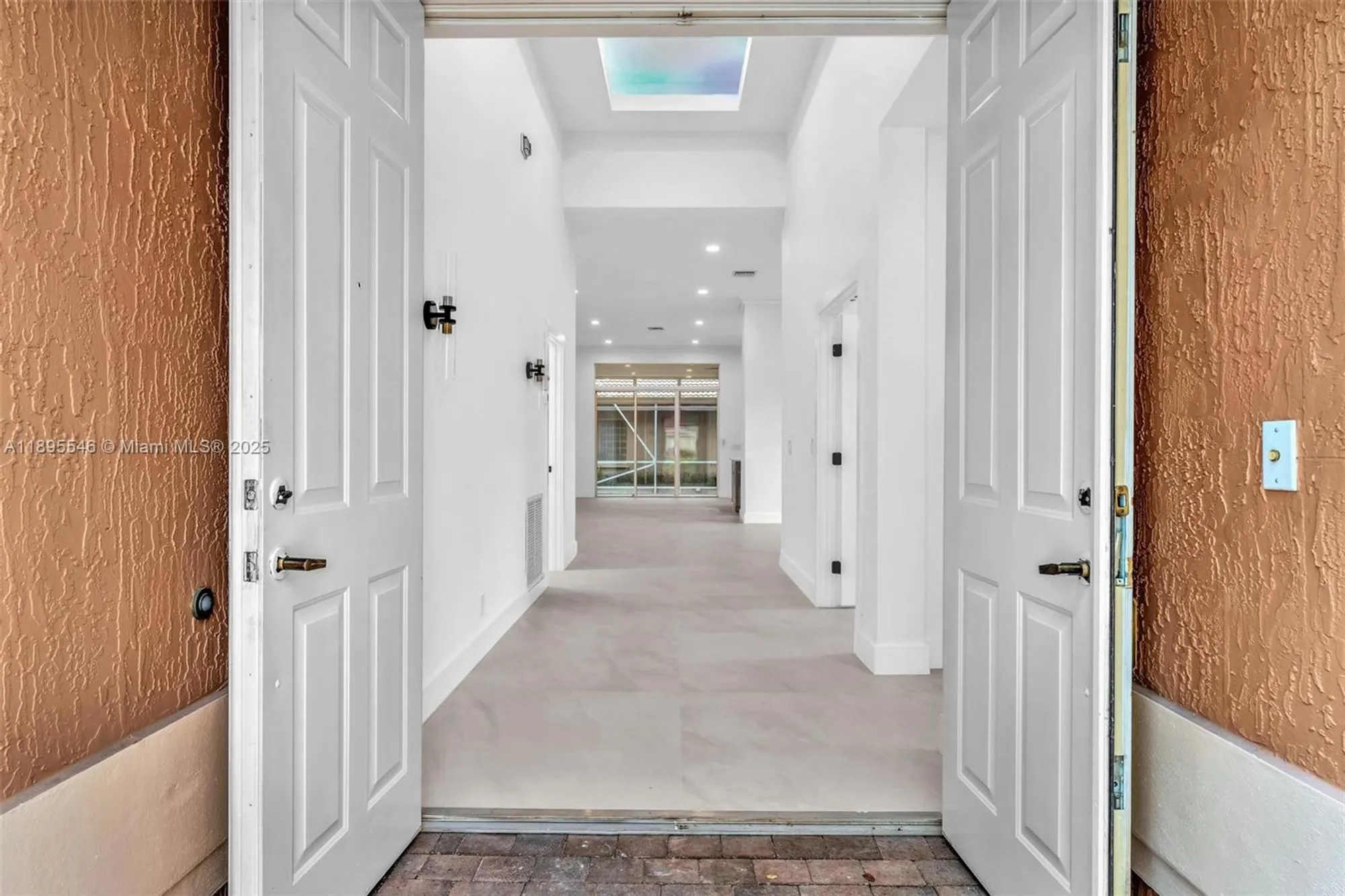 Property Slideshow image 7 of 36 | 13799 via nadina, Delray Beach, FL, 33446