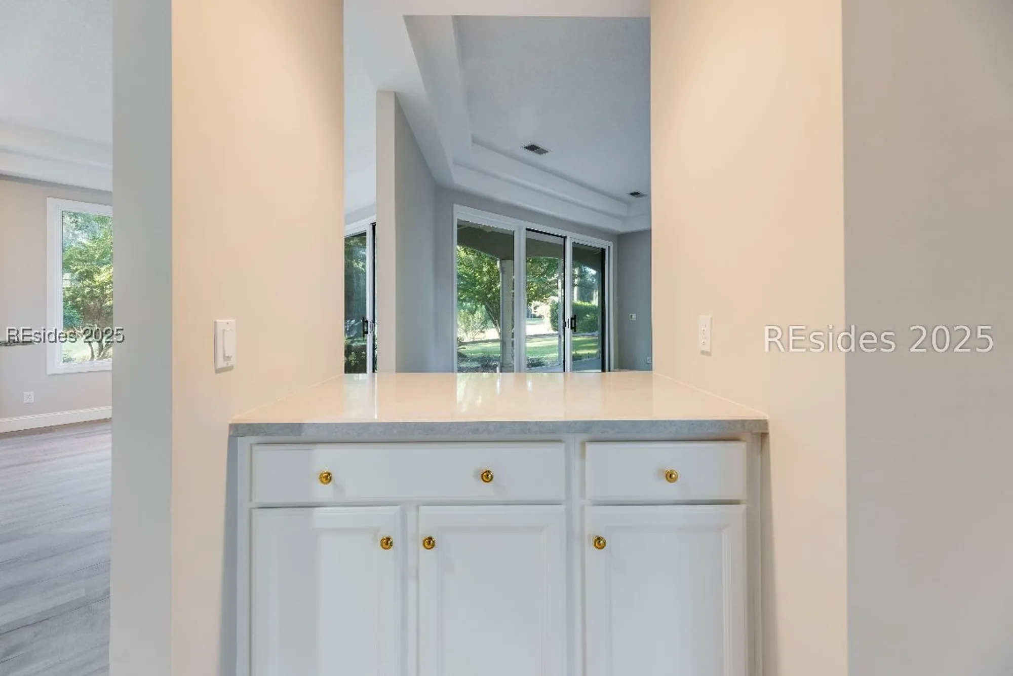 Property Slideshow image 8 of 27 | 567 colonial dr, Hilton Head Island, SC, 29926