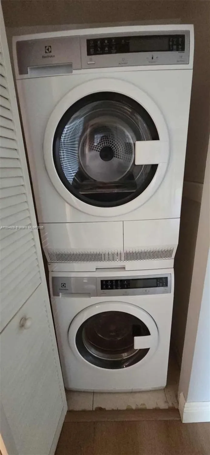 Property Slideshow image 25 of 36 | 8050 w mcnab rd 212, Tamarac, FL, 33321