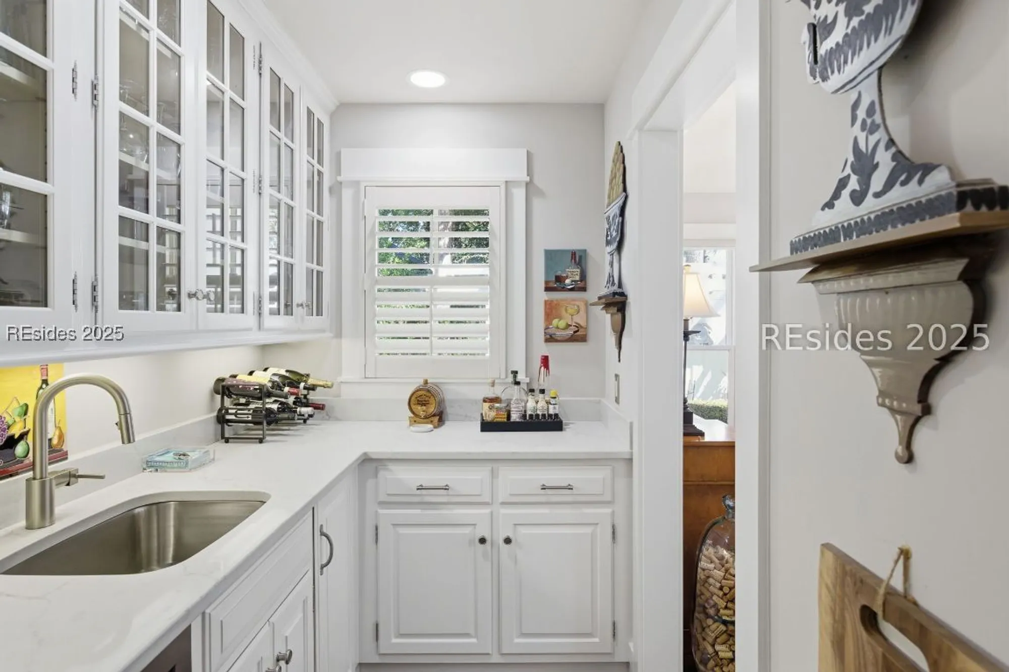 Property Slideshow image 14 of 85 | 664 colonial dr, Hilton Head Island, SC, 29926