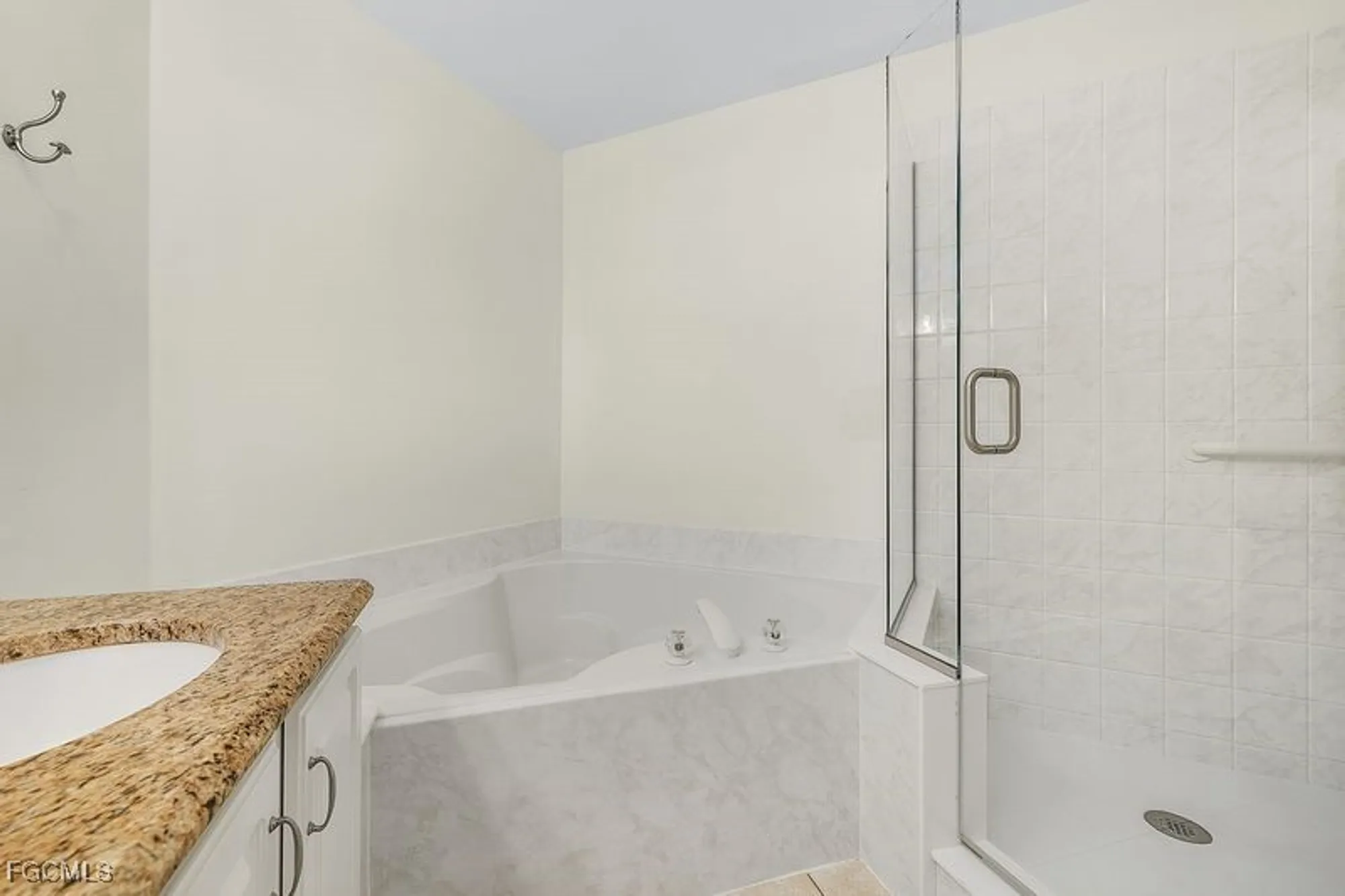 Property Slideshow image 14 of 31 | 14521 grande cay cir 2908, Fort Myers, FL, 33908