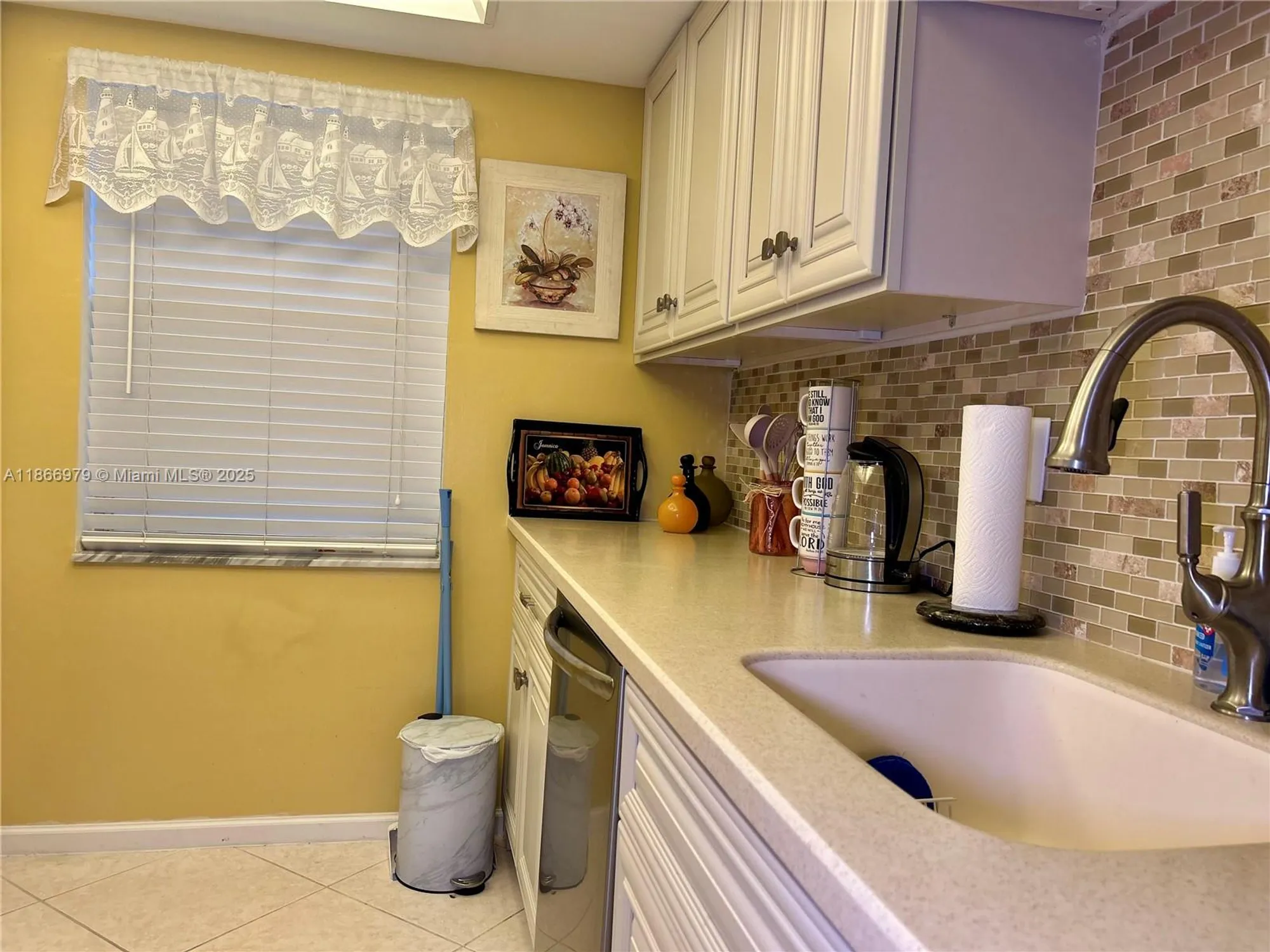 Property Slideshow image 28 of 33 | 9802 marina blvd apt 125, Boca Raton, FL, 33428