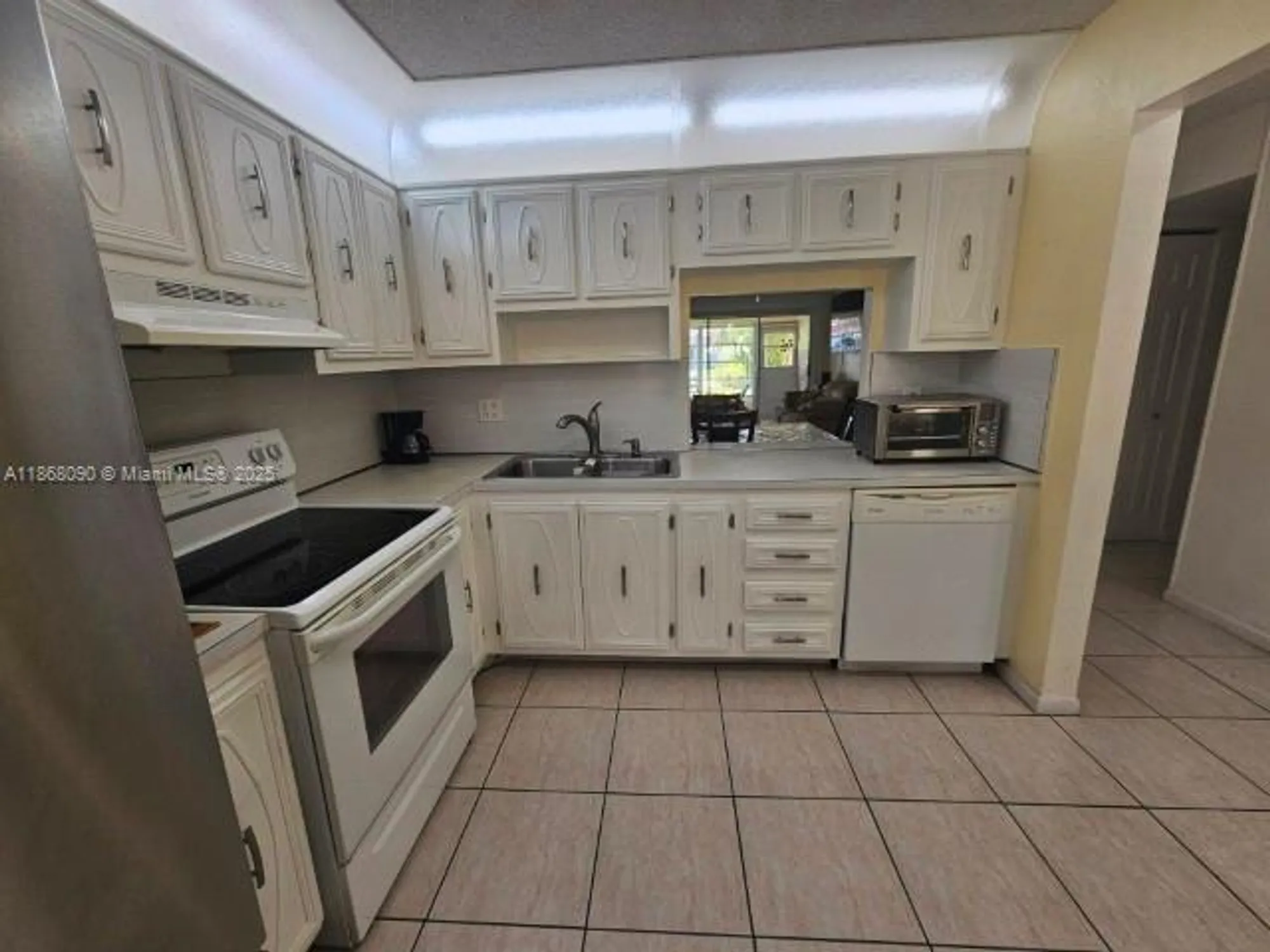 Property Slideshow image 4 of 10 | 881 worcester ln b, Lake Worth, FL, 33467