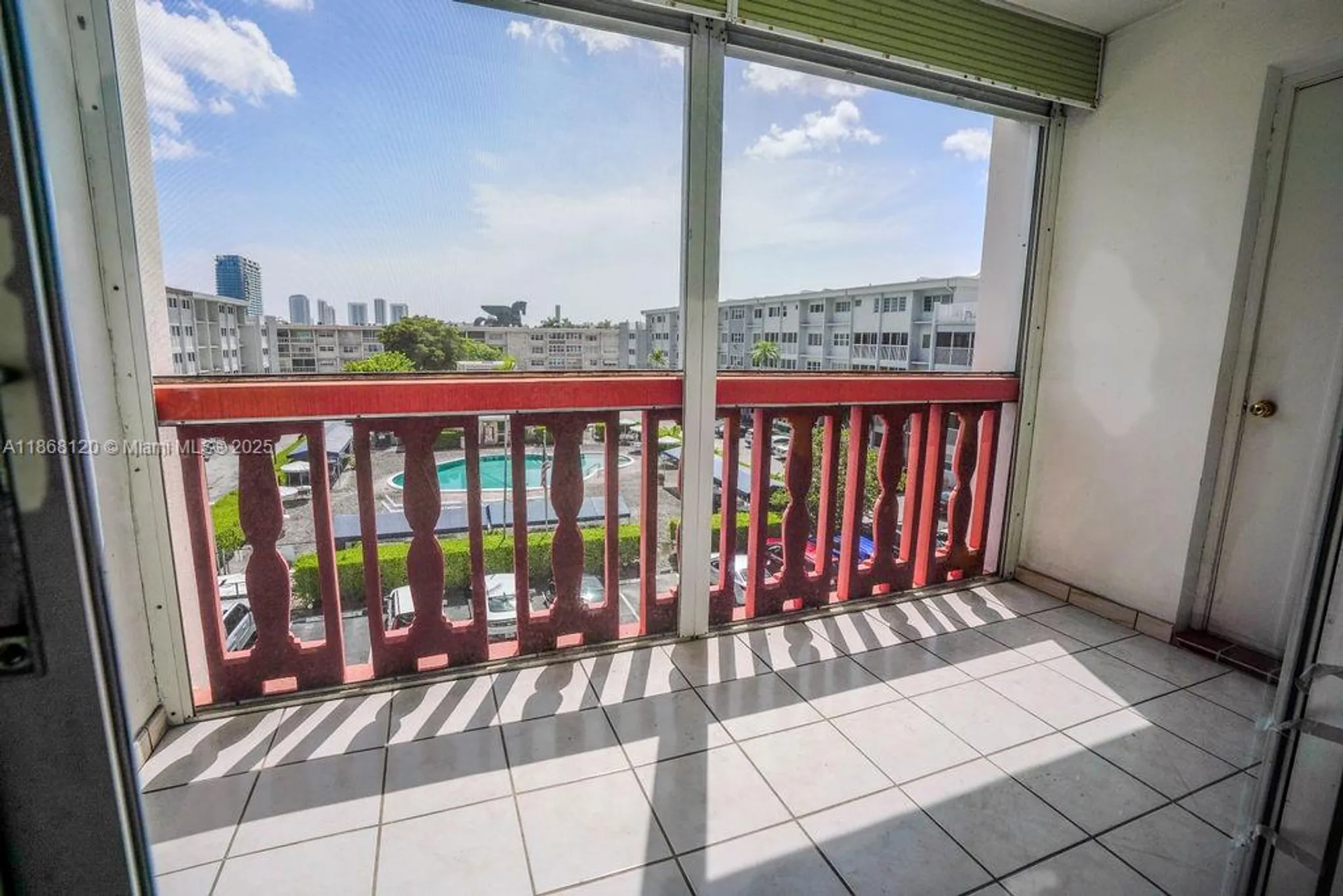 Property Slideshow image 14 of 25 | 215 se 3rd ave 401d, Hallandale Beach, FL, 33009