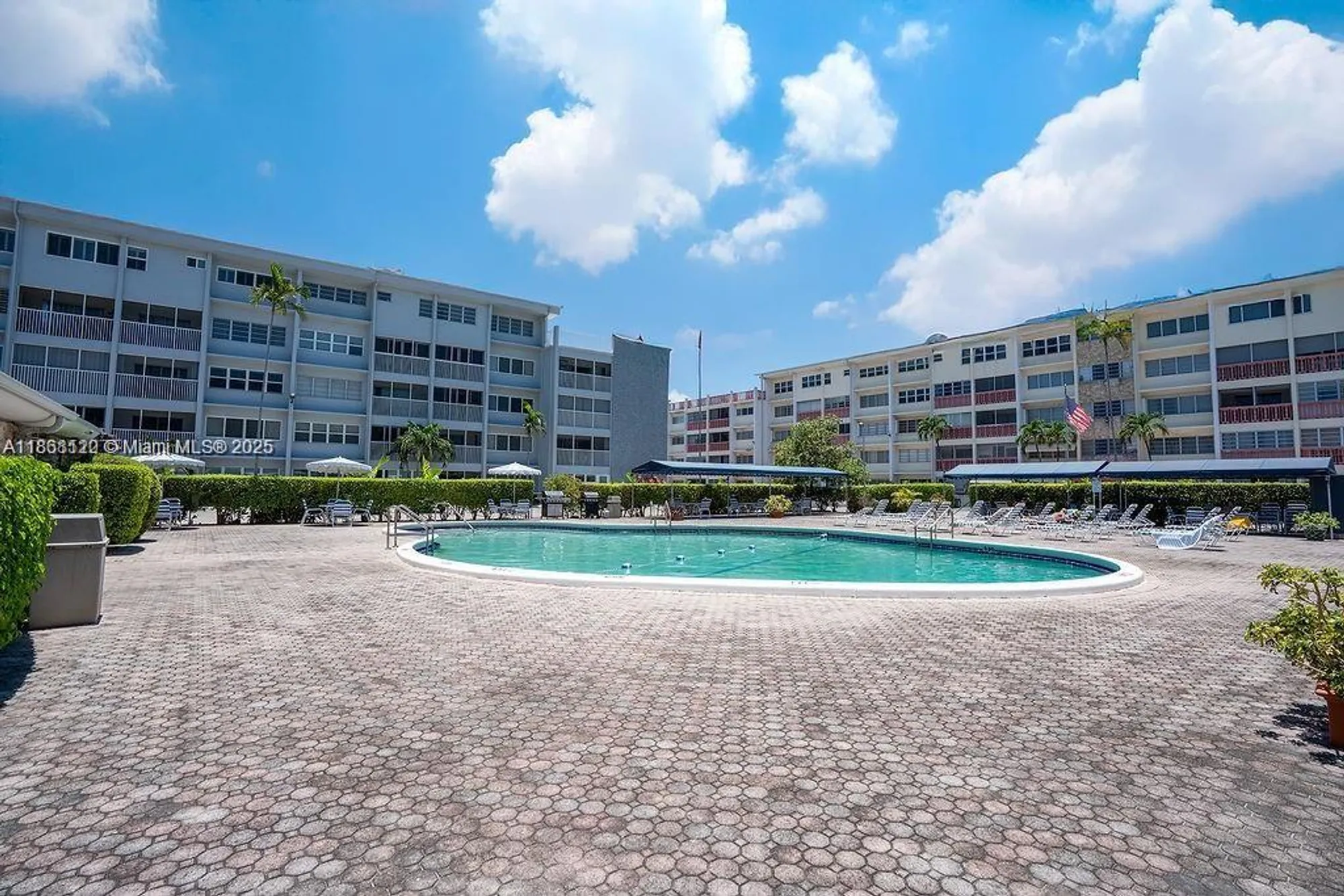 Property Slideshow image 17 of 25 | 215 se 3rd ave 401d, Hallandale Beach, FL, 33009