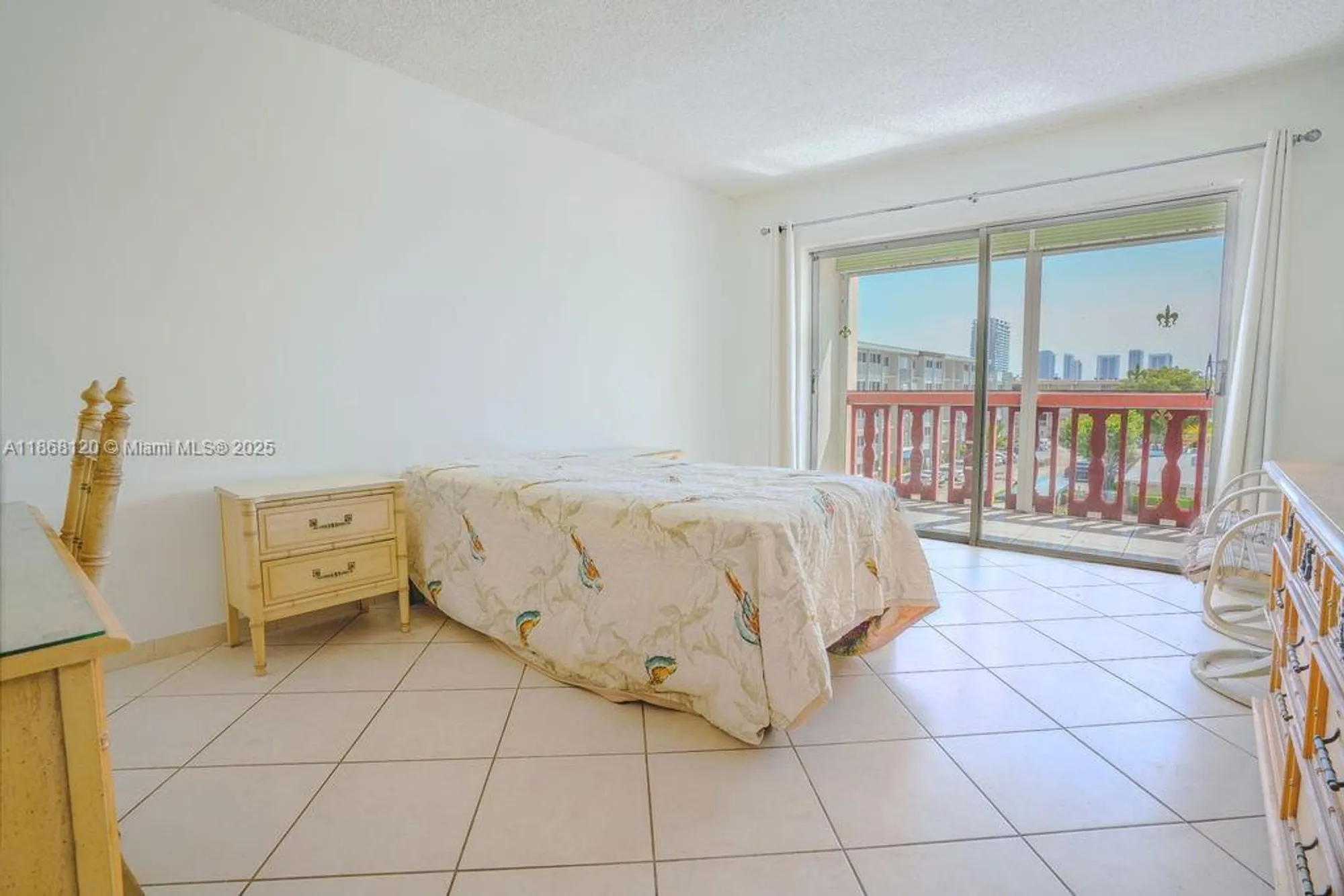 Property Slideshow image 10 of 25 | 215 se 3rd ave 401d, Hallandale Beach, FL, 33009