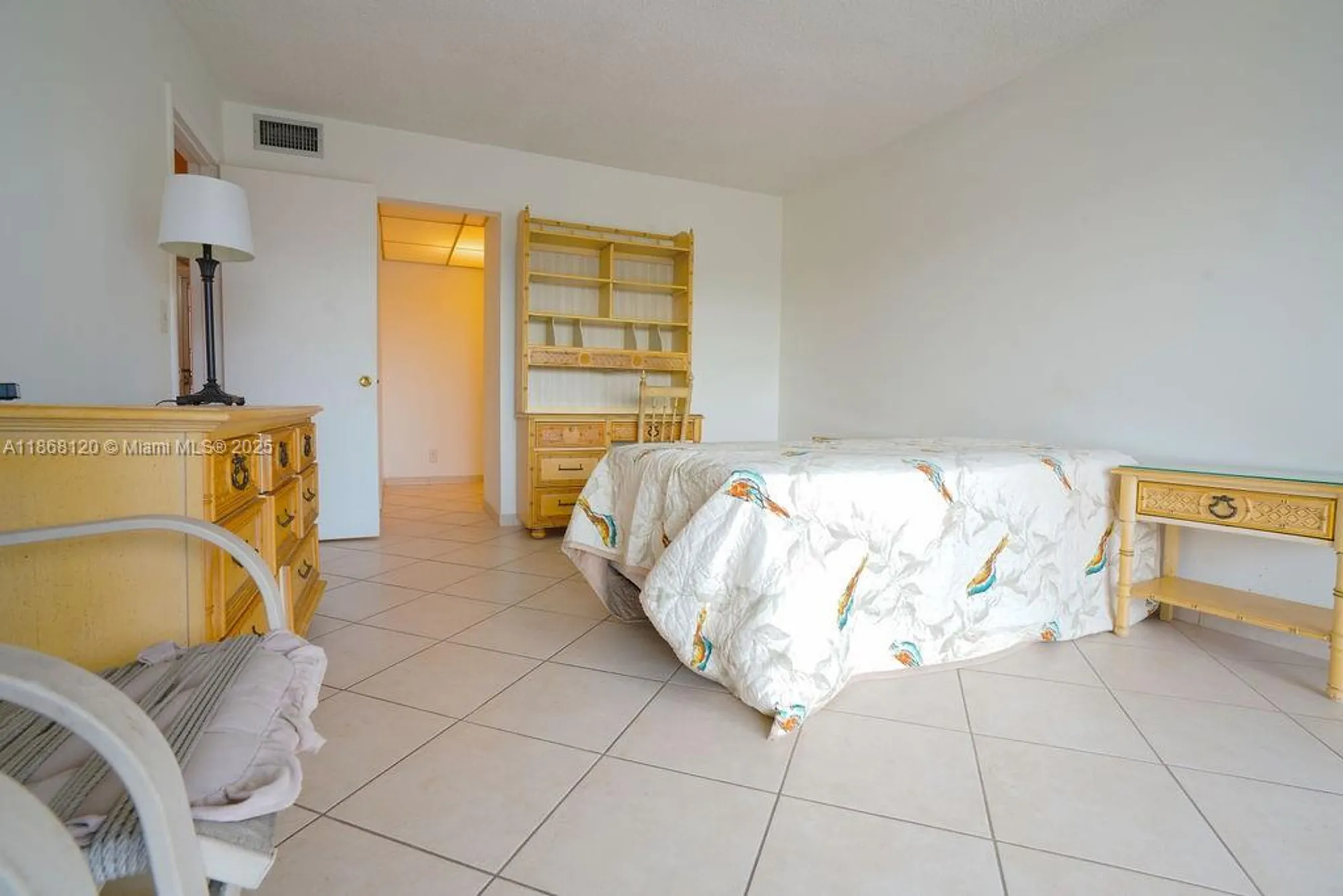 Property Slideshow image 11 of 25 | 215 se 3rd ave 401d, Hallandale Beach, FL, 33009