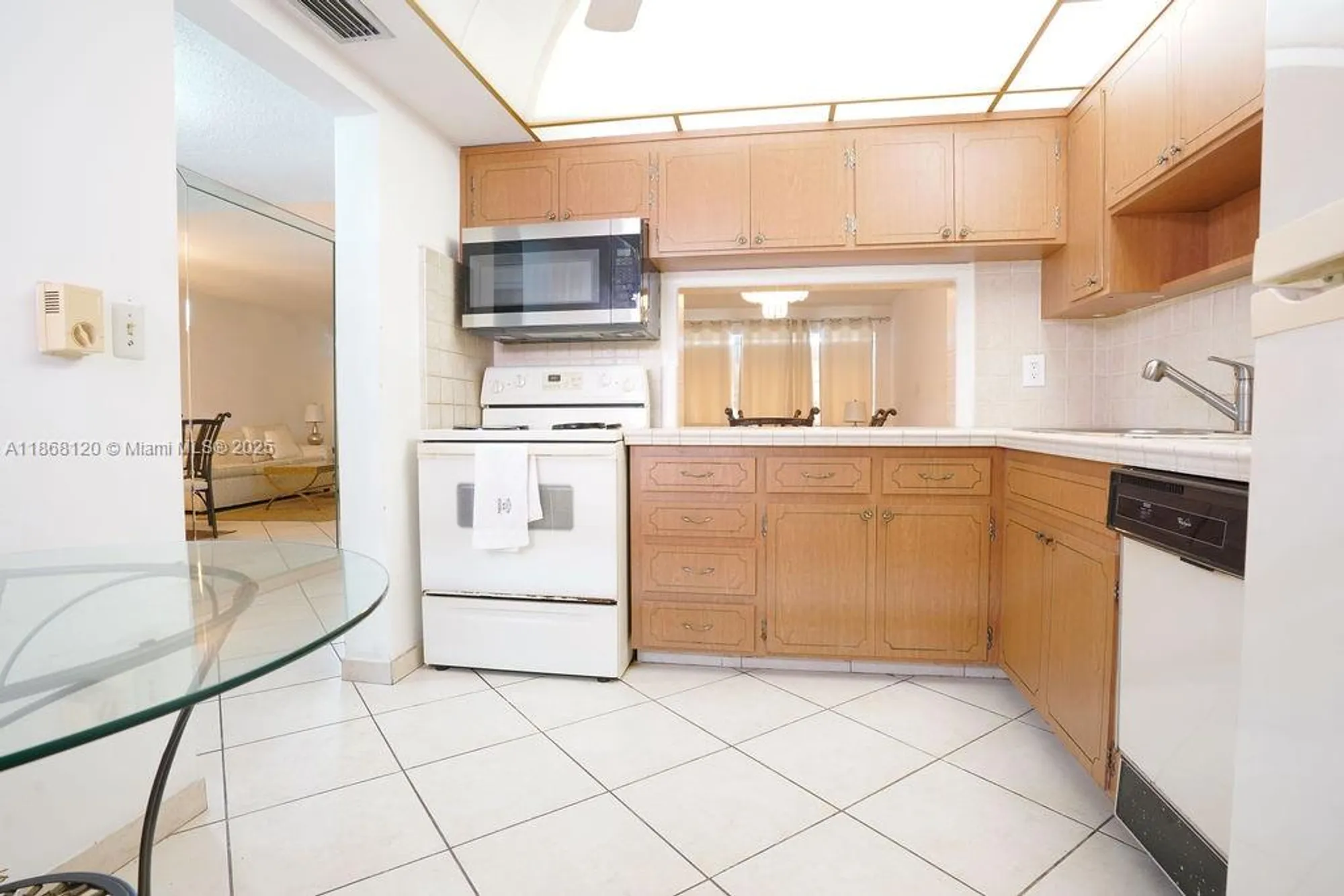 Property Slideshow image 5 of 25 | 215 se 3rd ave 401d, Hallandale Beach, FL, 33009