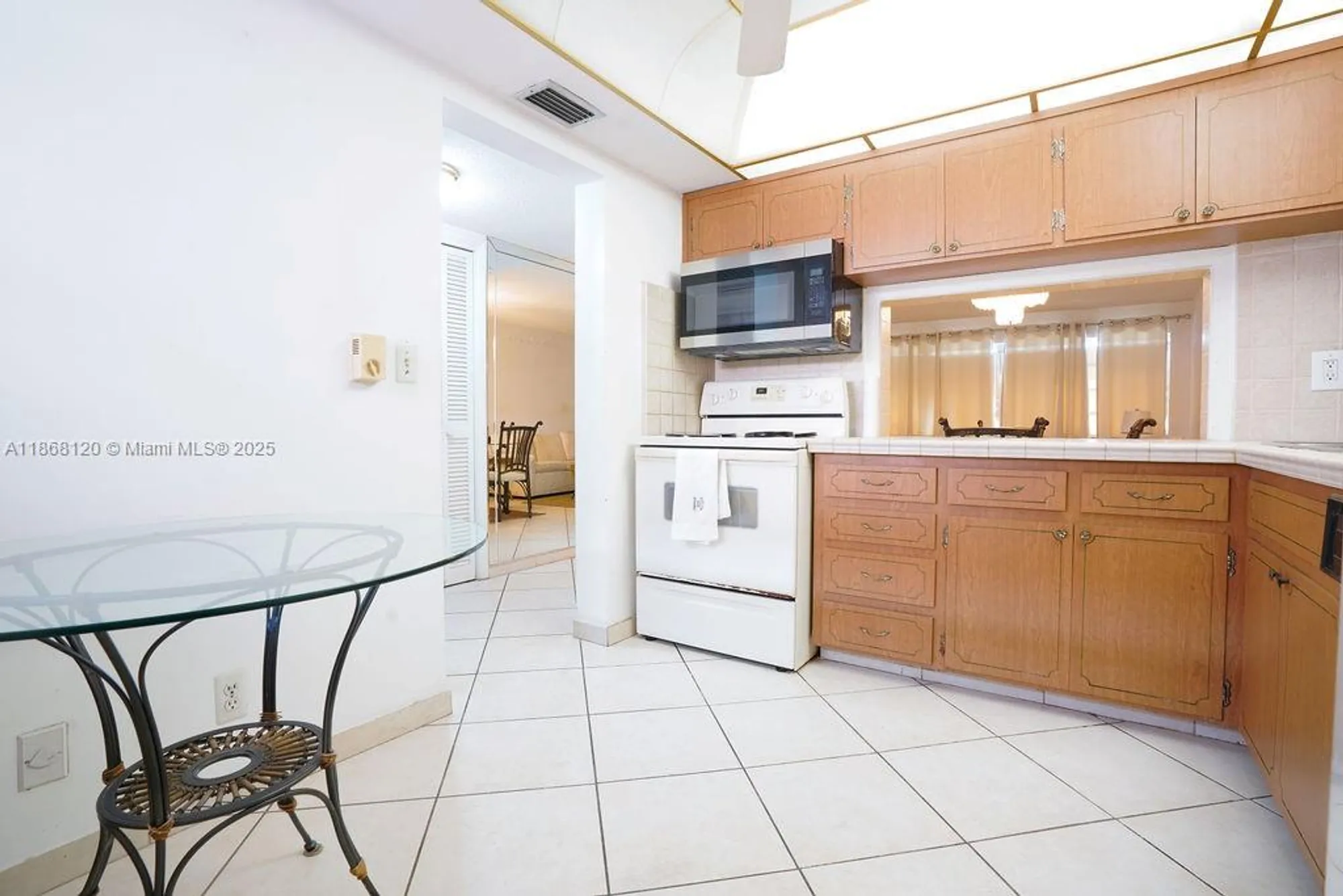 Property Slideshow image 6 of 25 | 215 se 3rd ave 401d, Hallandale Beach, FL, 33009