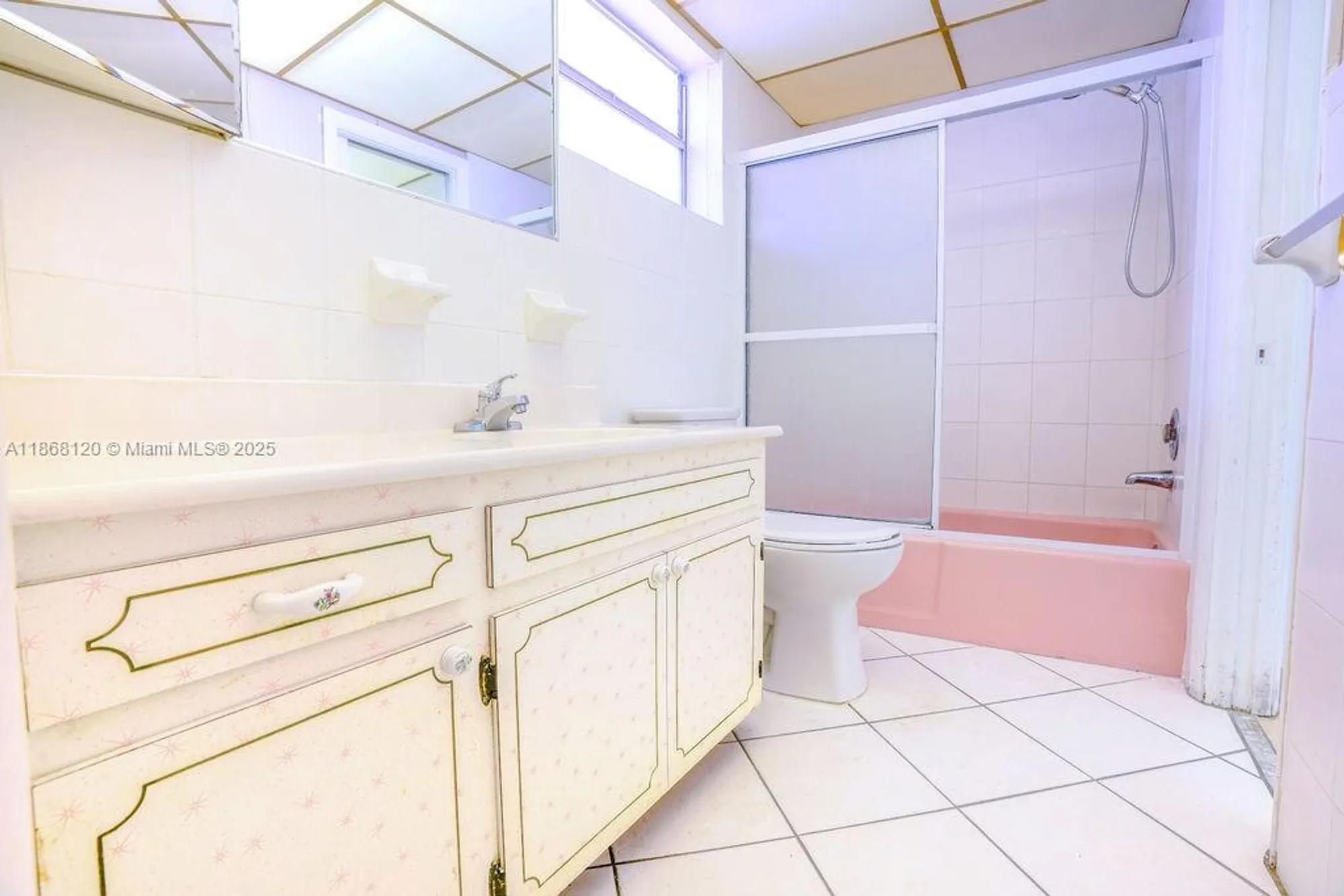 Property Slideshow image 7 of 25 | 215 se 3rd ave 401d, Hallandale Beach, FL, 33009