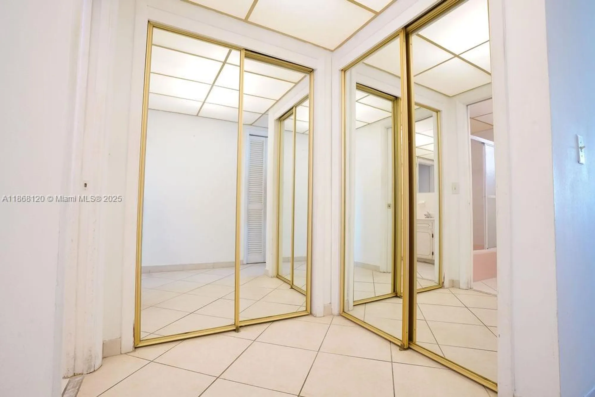 Property Slideshow image 8 of 25 | 215 se 3rd ave 401d, Hallandale Beach, FL, 33009