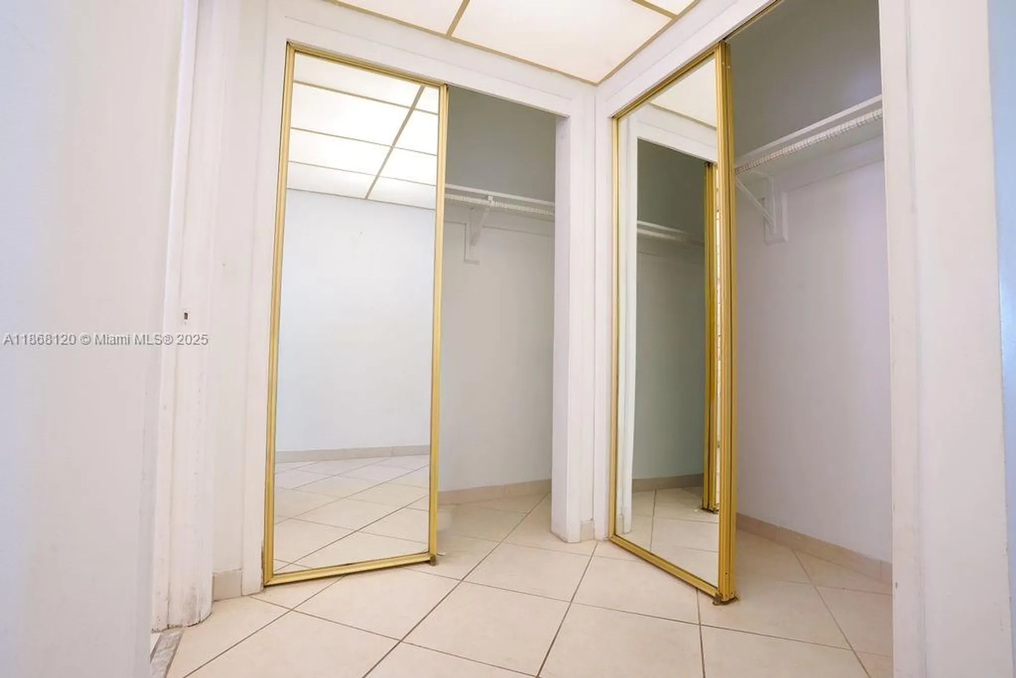 Property Slideshow image 9 of 25 | 215 se 3rd ave 401d, Hallandale Beach, FL, 33009