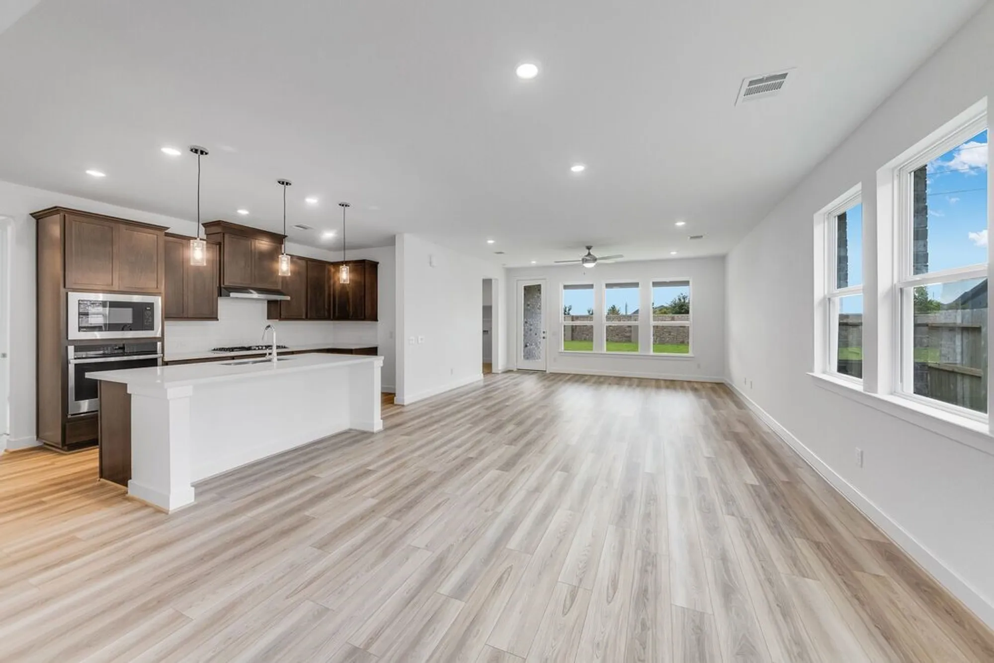 Property Slideshow image 4 of 32 | 4638 rustic grove ln, Fulshear, TX, 77441