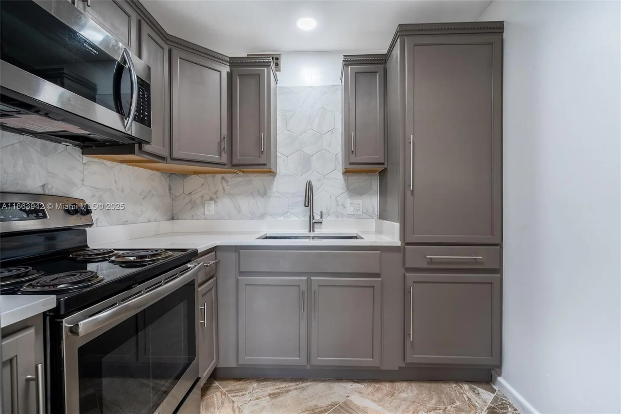 Property Slideshow image 12 of 39 | 850 sw 133rd ter b312, Pembroke Pines, FL, 33027