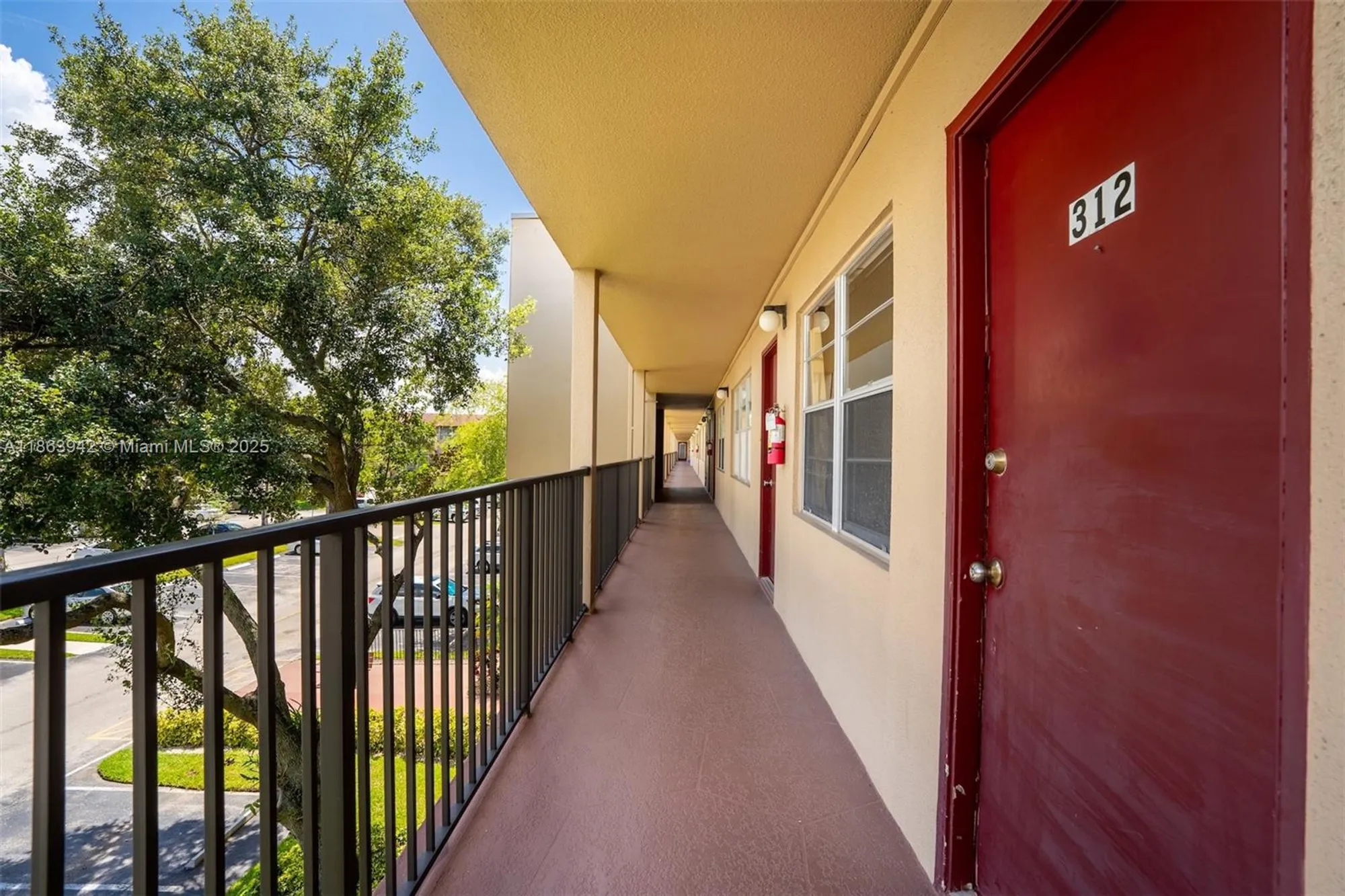 Property Slideshow image 4 of 39 | 850 sw 133rd ter b312, Pembroke Pines, FL, 33027