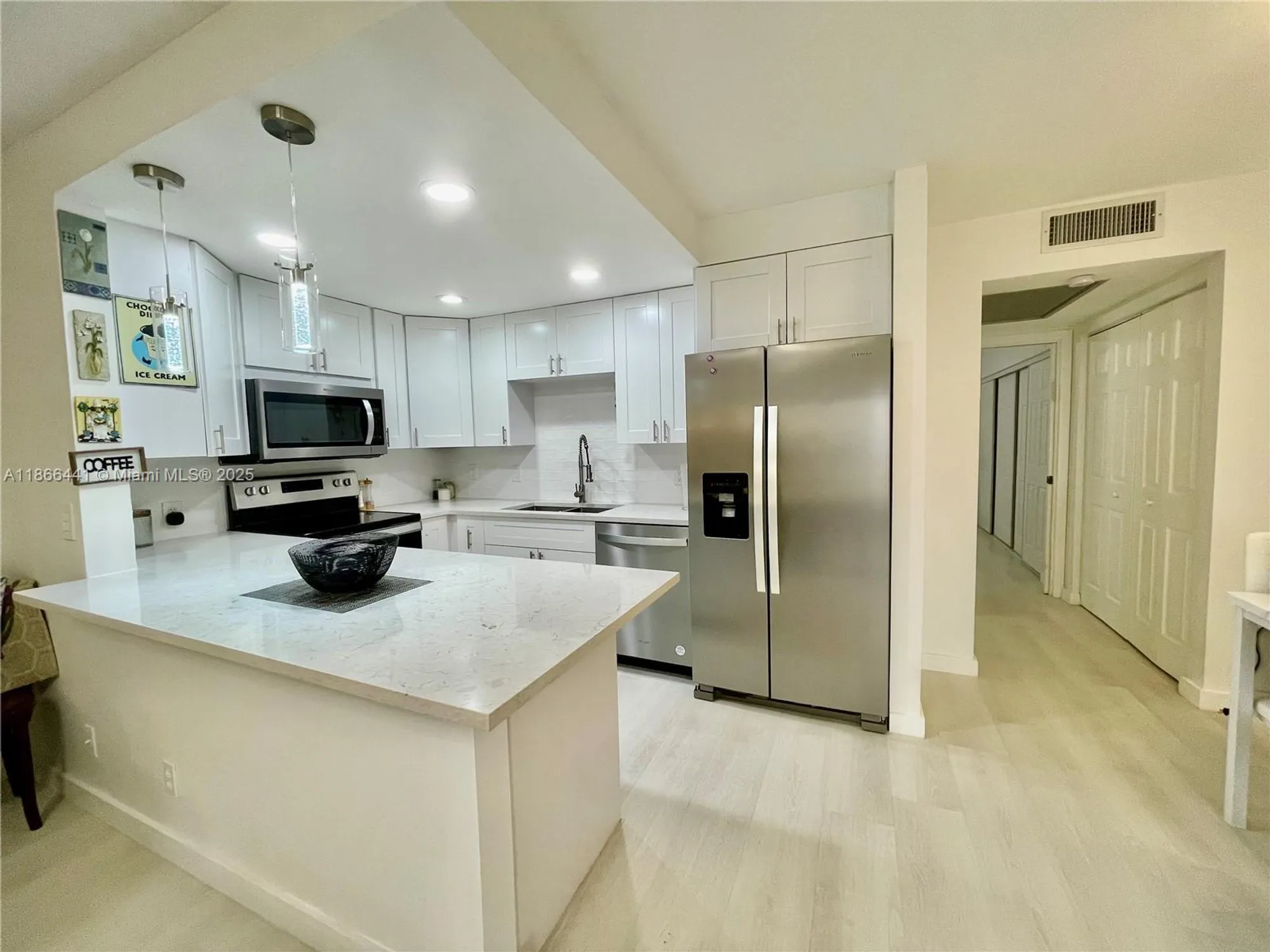 Property Slideshow image 10 of 50 | 4123 cambridge f # 4123, Deerfield Beach, FL, 33442