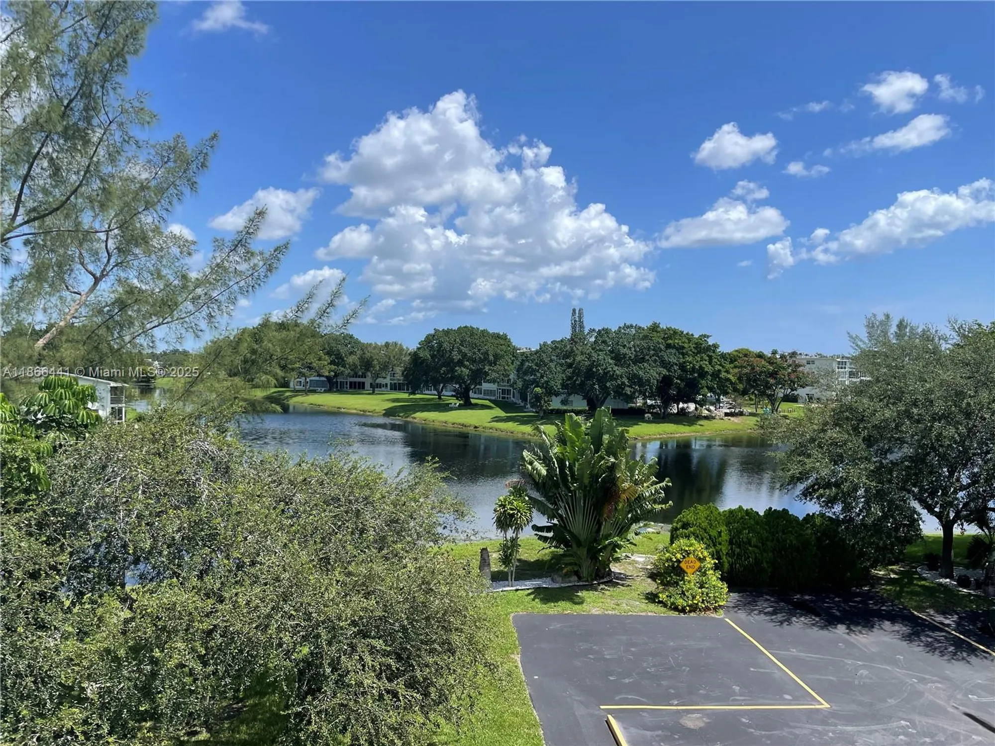 Property Slideshow image 4 of 50 | 4123 cambridge f # 4123, Deerfield Beach, FL, 33442