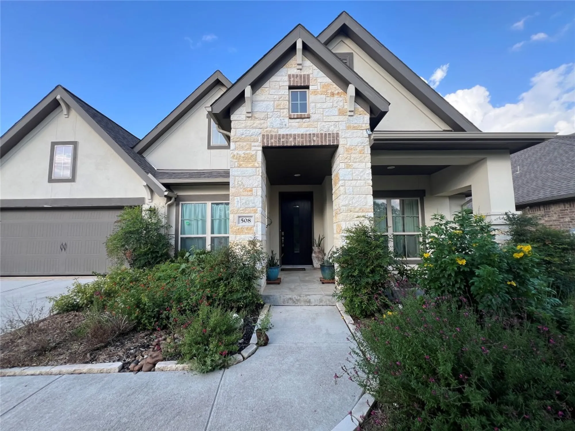 Property Slideshow image 1 of 38 | 508 chinkapin trl, New Braunfels, TX, 78132