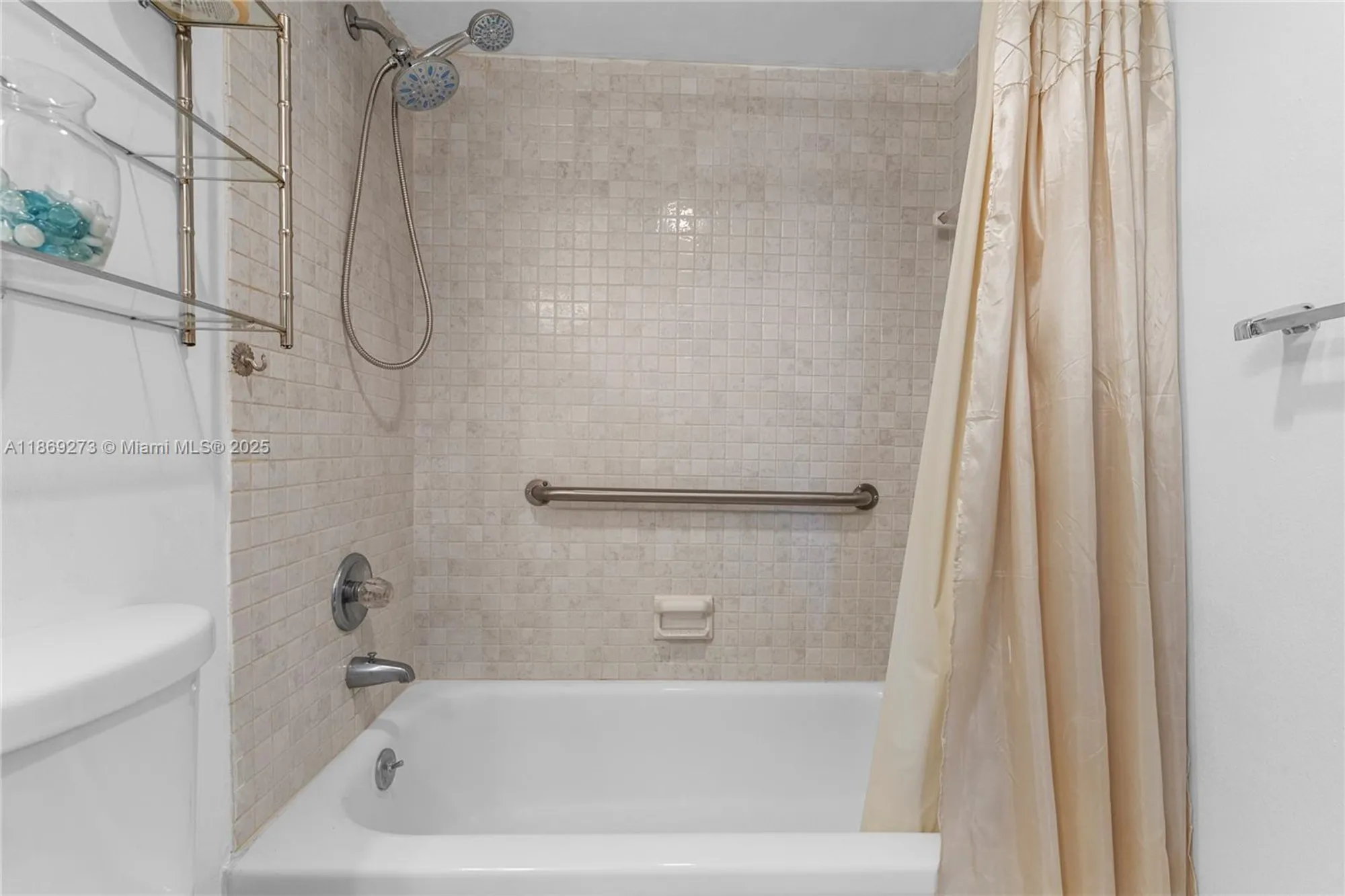 Property Slideshow image 21 of 29 | 1000 saint charles pl 319, Pembroke Pines, FL, 33026