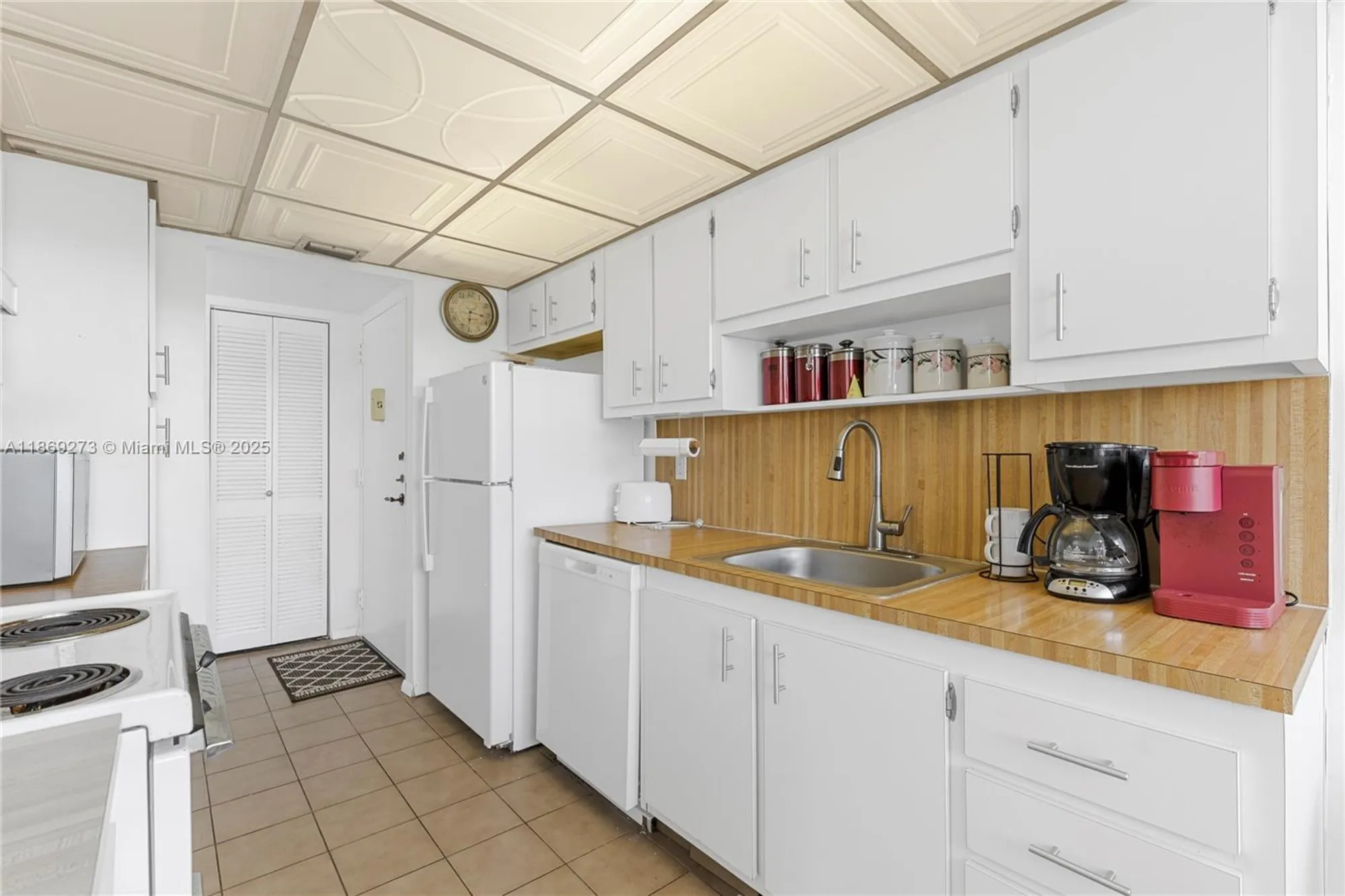 Property Slideshow image 7 of 29 | 1000 saint charles pl 319, Pembroke Pines, FL, 33026