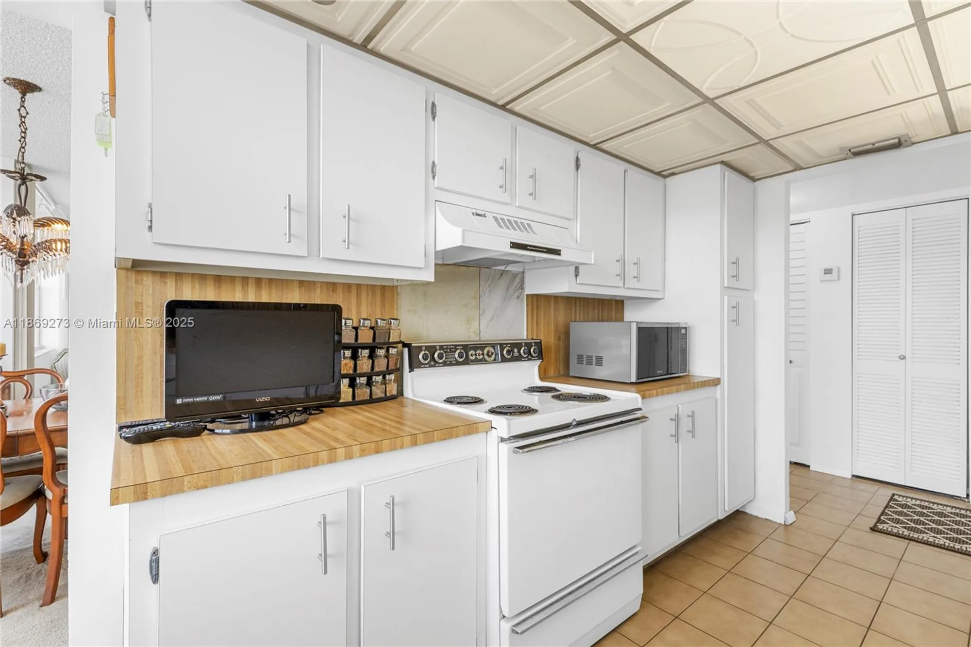 Property Slideshow image 8 of 29 | 1000 saint charles pl 319, Pembroke Pines, FL, 33026