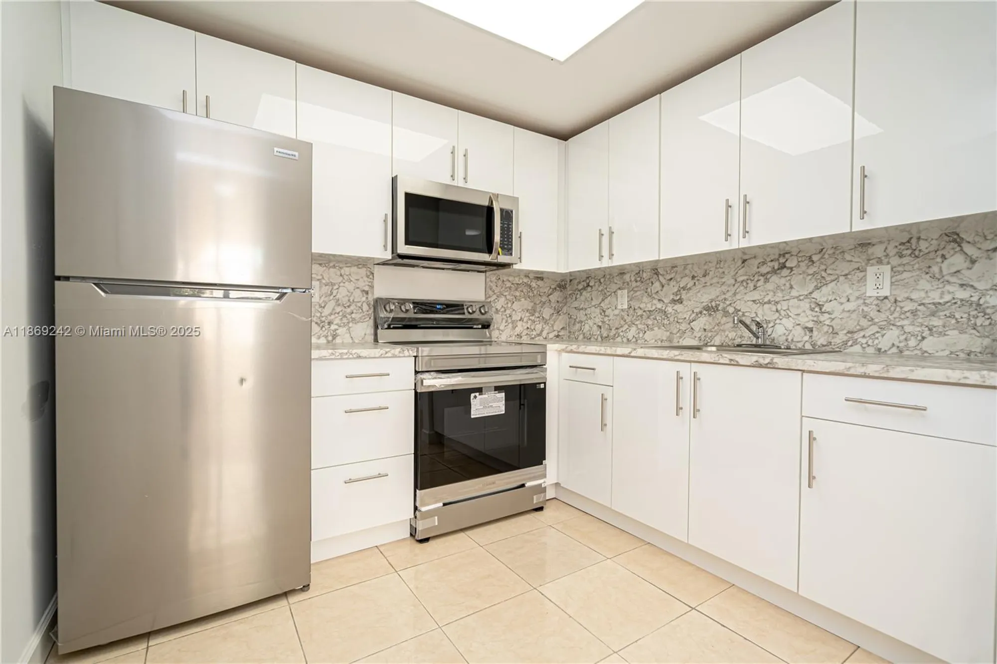 Property Slideshow image 10 of 41 | 402 capri i # 402, Delray Beach, FL, 33484