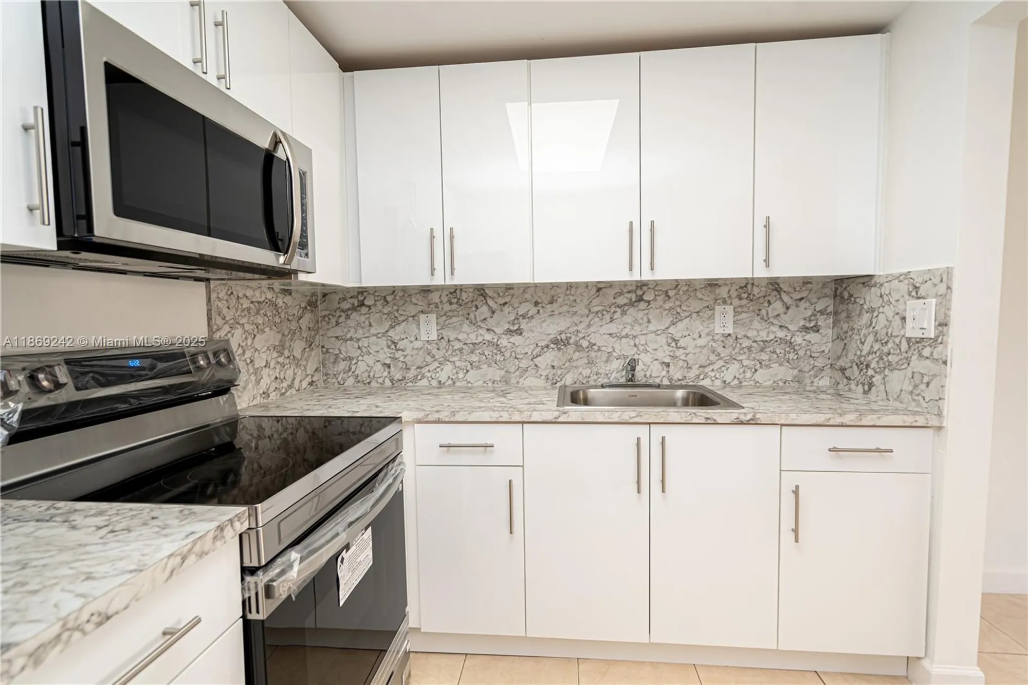 Property Slideshow image 11 of 41 | 402 capri i # 402, Delray Beach, FL, 33484