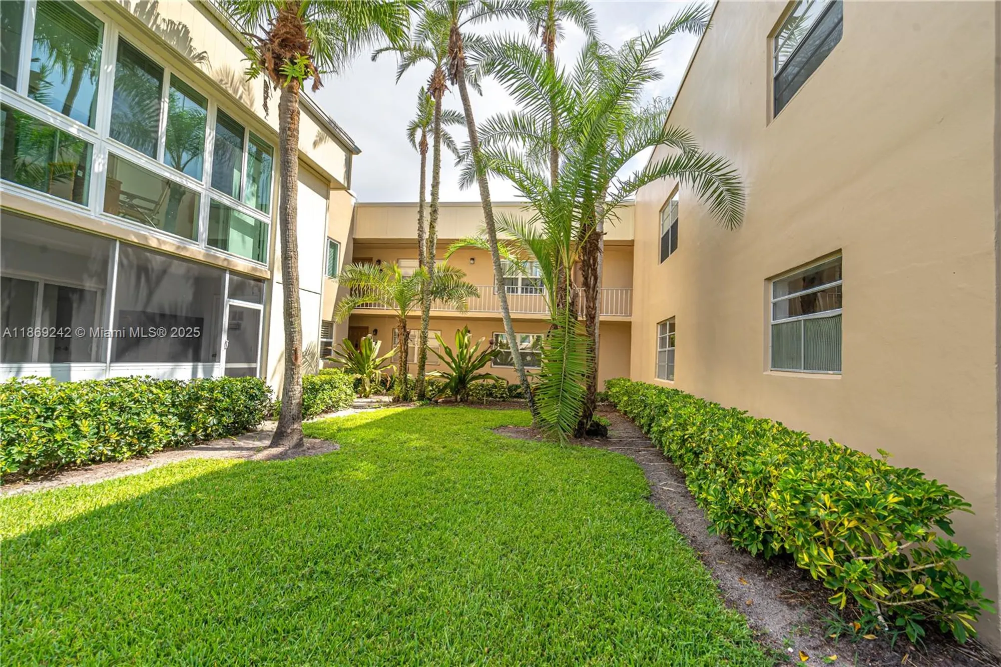 Property Slideshow image 4 of 41 | 402 capri i # 402, Delray Beach, FL, 33484
