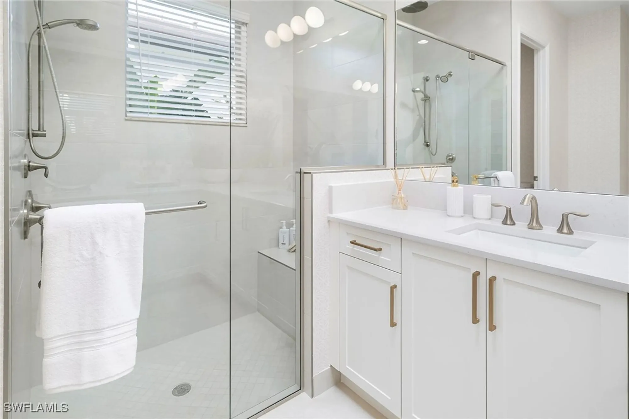 Property Slideshow image 10 of 16 | 2440 cambridge way, Naples, FL, 34112