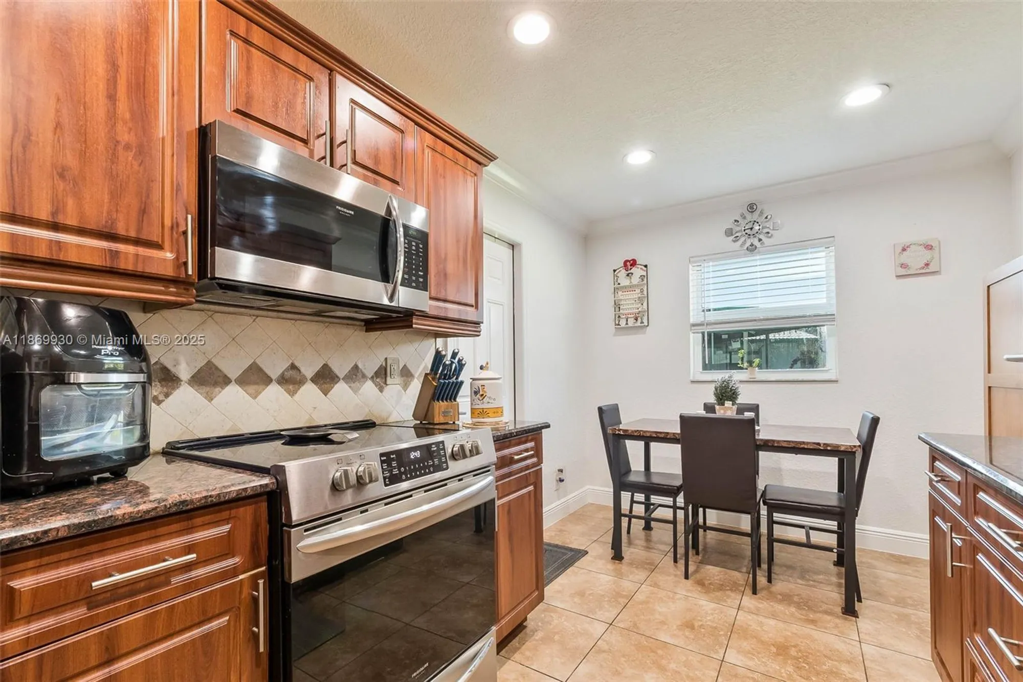 Property Slideshow image 16 of 21 | 9021 nw 13th st, Plantation, FL, 33322