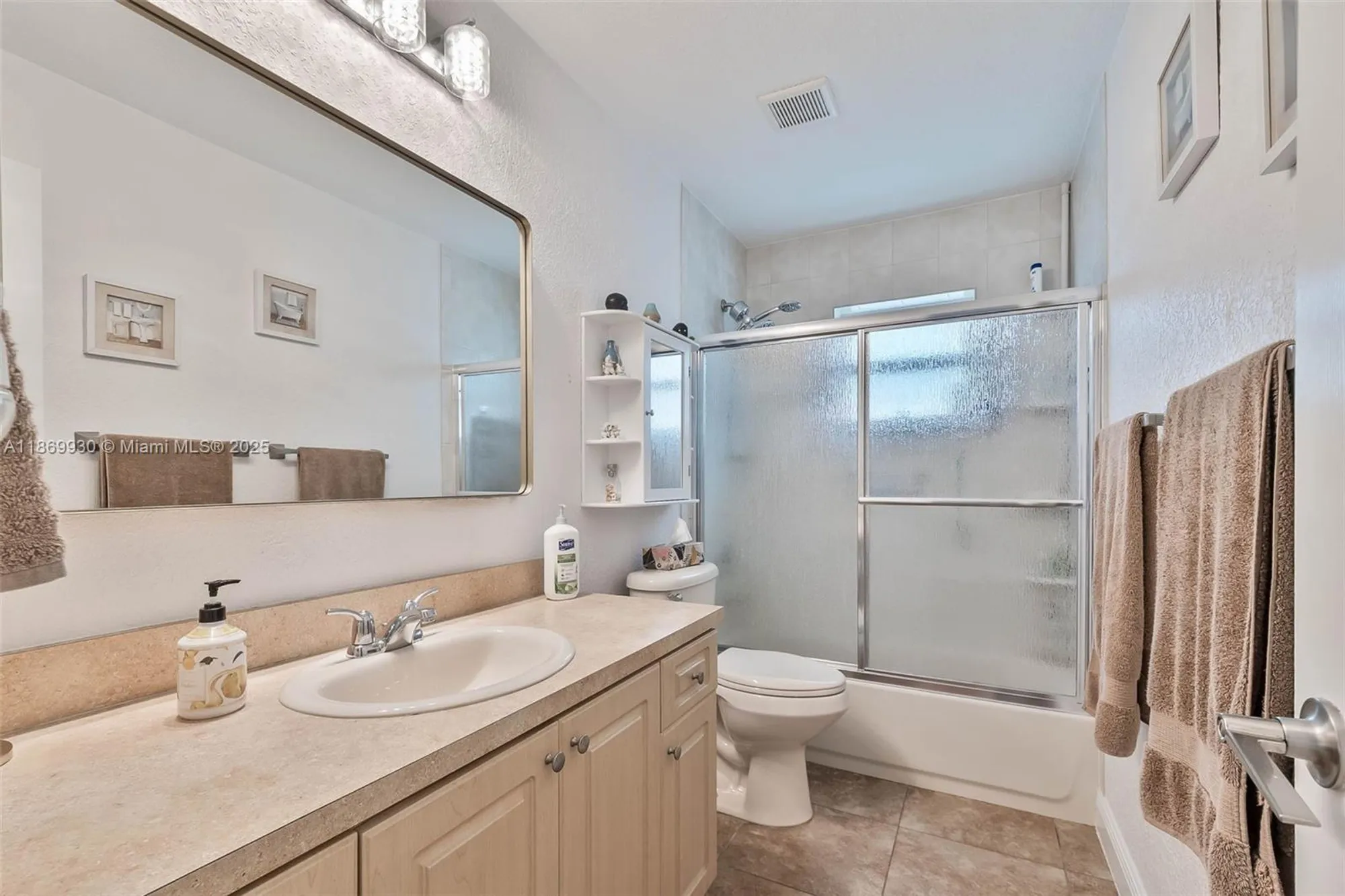 Property Slideshow image 9 of 21 | 9021 nw 13th st, Plantation, FL, 33322