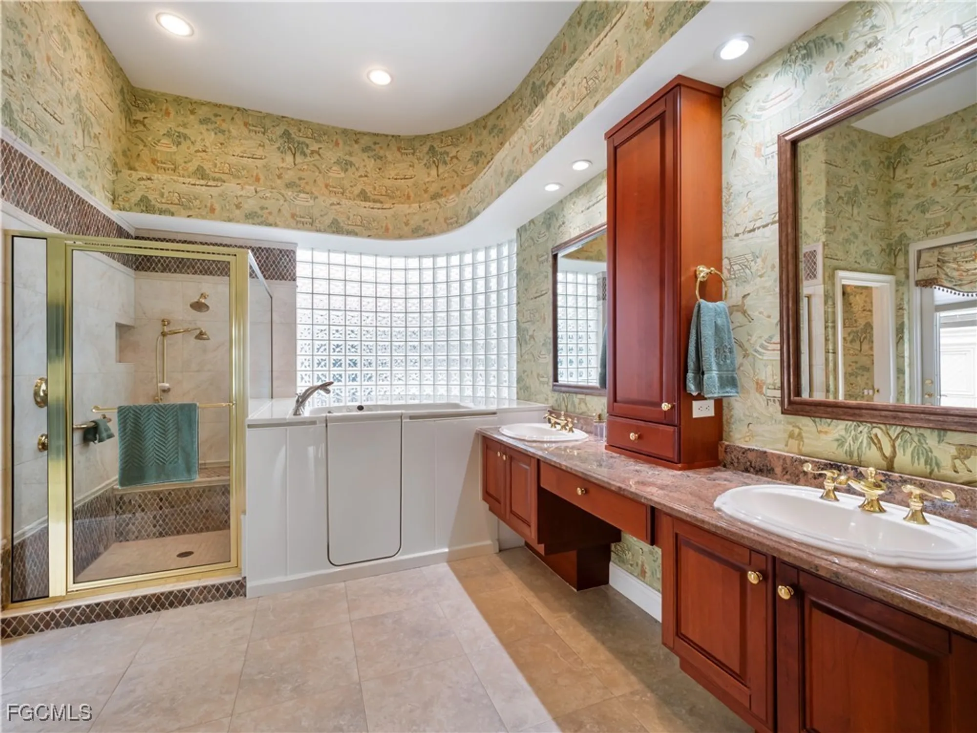 Property Slideshow image 21 of 43 | 11511 compass point dr, Fort Myers, FL, 33908