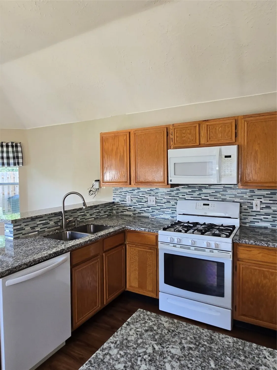 Property Slideshow image 18 of 36 | 2730 n larkspur cir, Pearland, TX, 77584