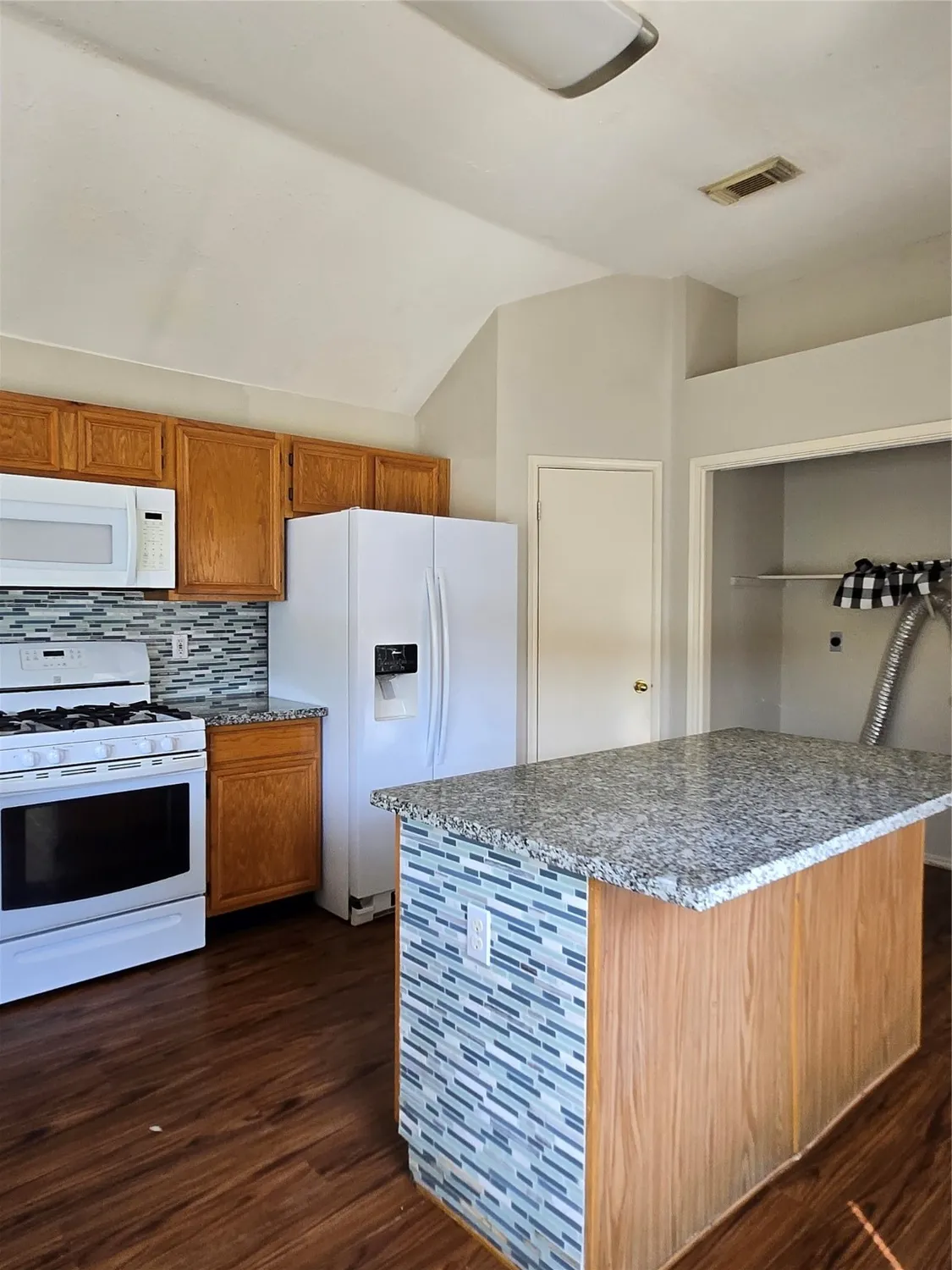 Property Slideshow image 19 of 36 | 2730 n larkspur cir, Pearland, TX, 77584