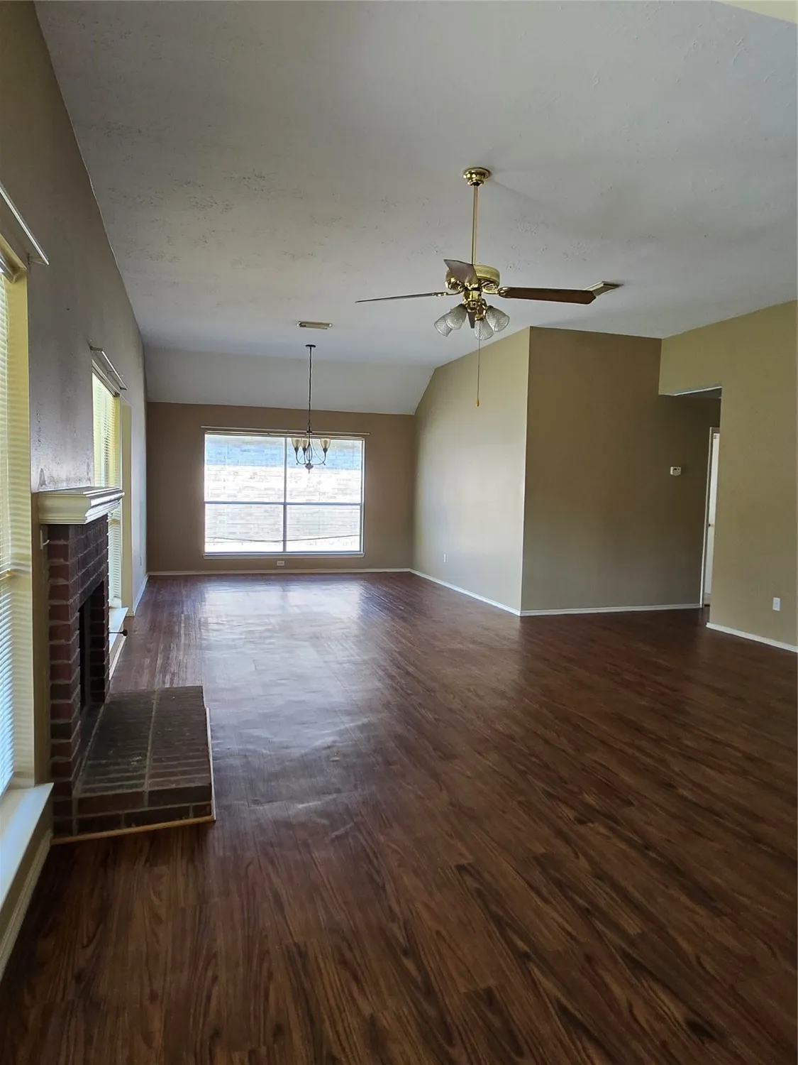 Property Slideshow image 27 of 36 | 2730 n larkspur cir, Pearland, TX, 77584