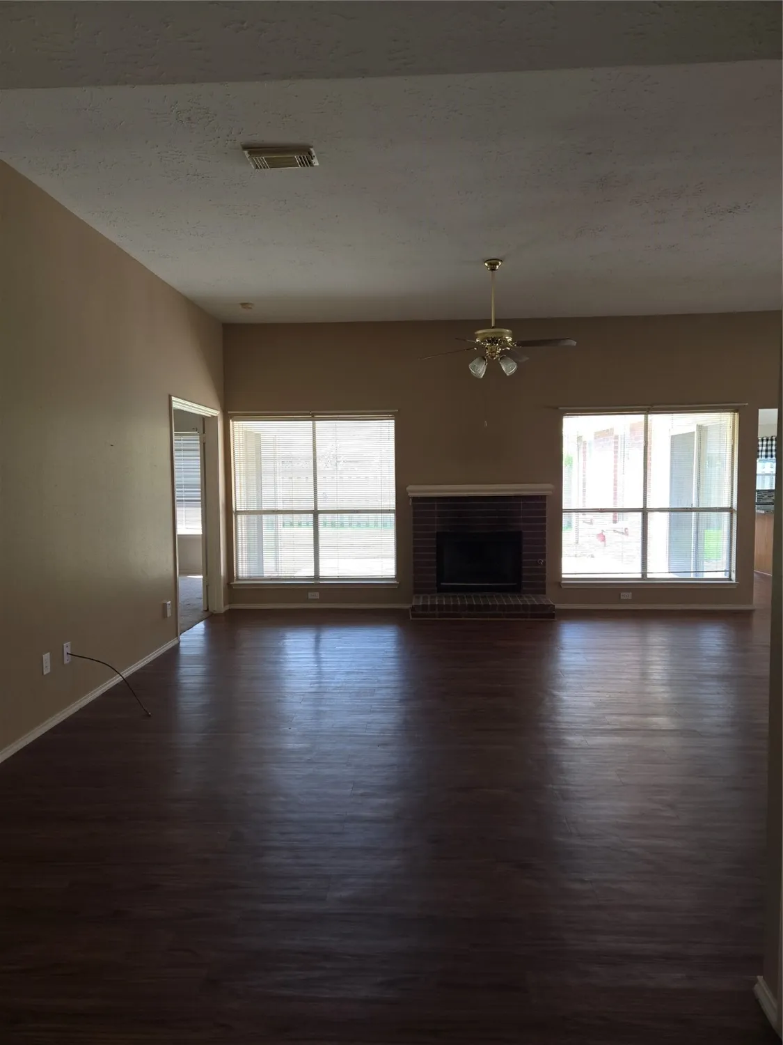 Property Slideshow image 2 of 36 | 2730 n larkspur cir, Pearland, TX, 77584