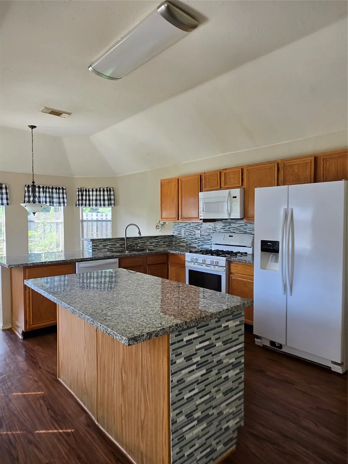 Property Slideshow image 23 of 36 | 2730 n larkspur cir, Pearland, TX, 77584