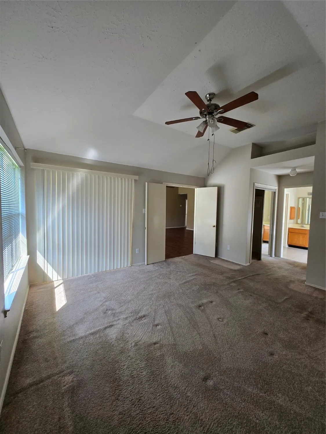 Property Slideshow image 30 of 36 | 2730 n larkspur cir, Pearland, TX, 77584