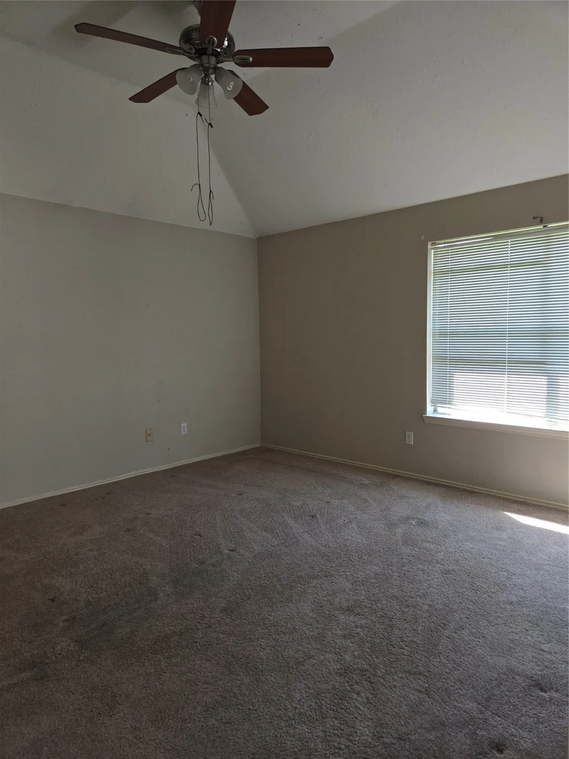 Property Slideshow image 31 of 36 | 2730 n larkspur cir, Pearland, TX, 77584