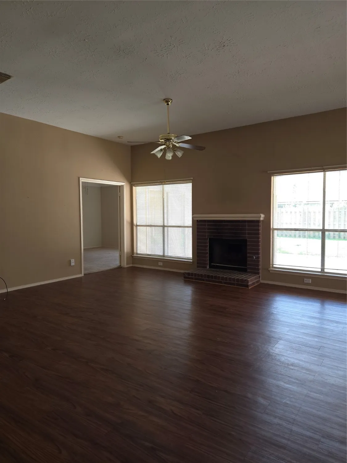 Property Slideshow image 32 of 36 | 2730 n larkspur cir, Pearland, TX, 77584