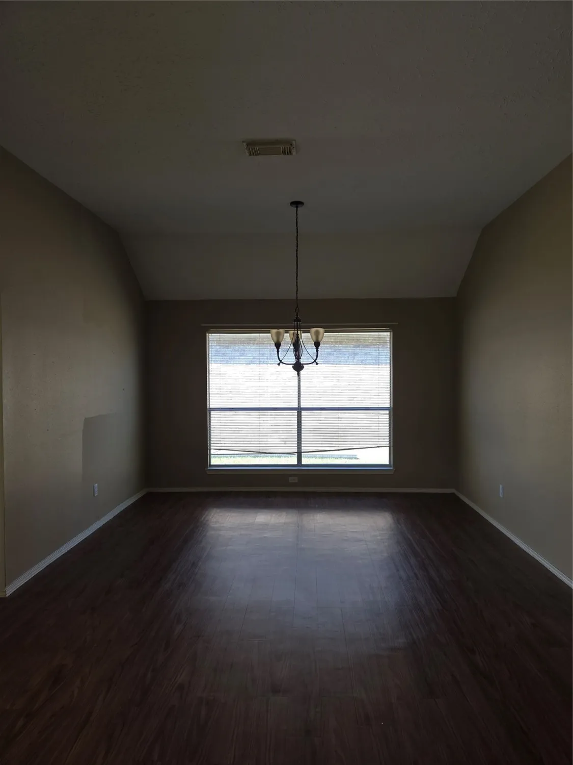 Property Slideshow image 4 of 36 | 2730 n larkspur cir, Pearland, TX, 77584