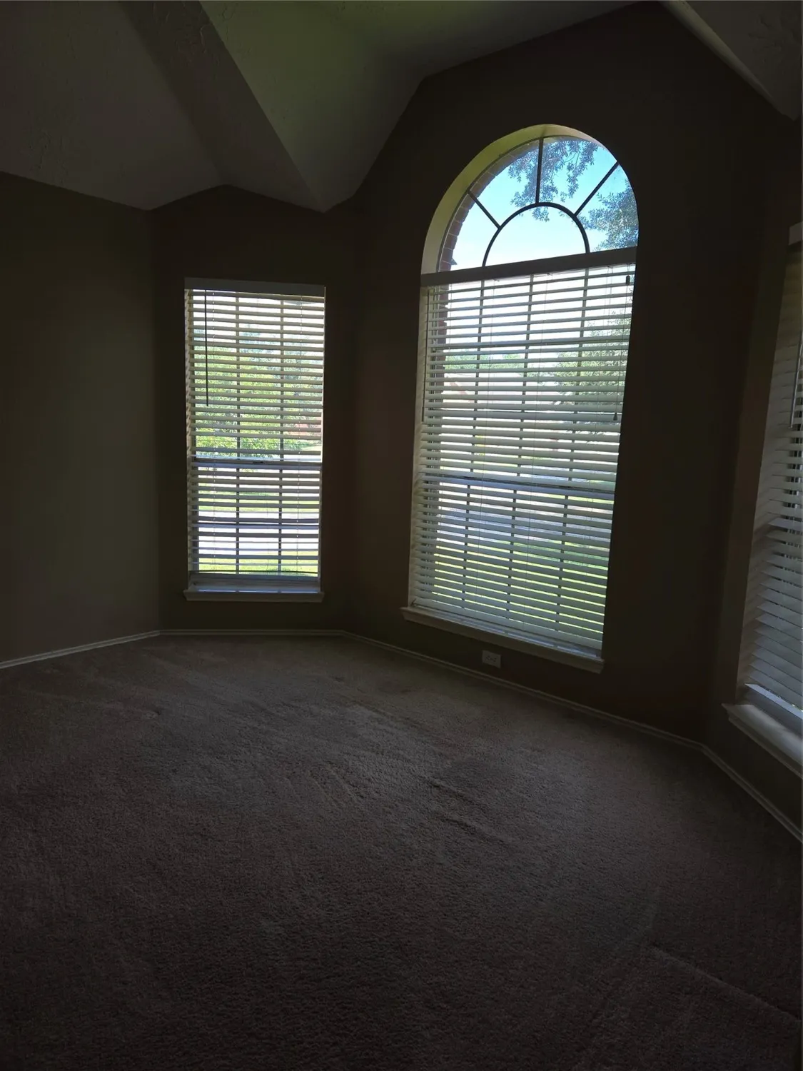 Property Slideshow image 7 of 36 | 2730 n larkspur cir, Pearland, TX, 77584