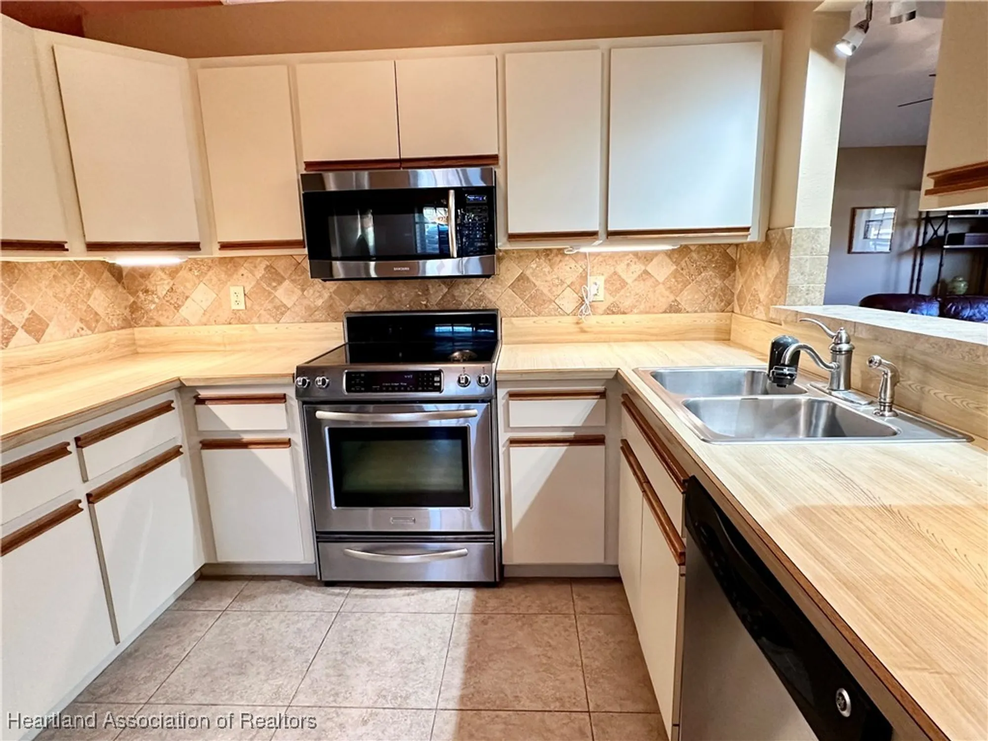 Property Slideshow image 9 of 48 | 10 wildwood way, Lake Placid, FL, 33852