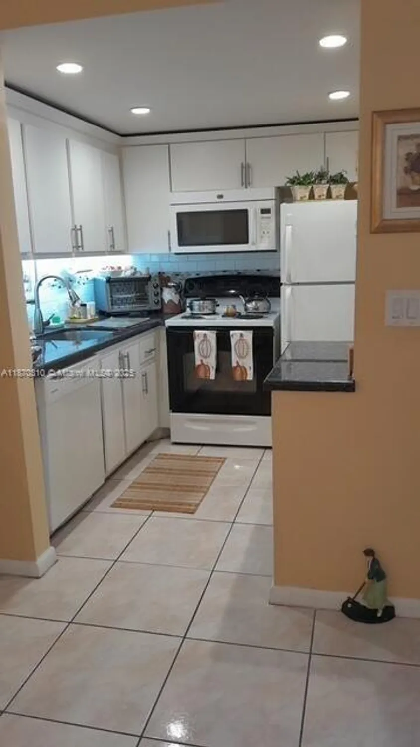 Property Slideshow image 11 of 35 | 1087 harwood f # 1087, Deerfield Beach, FL, 33442